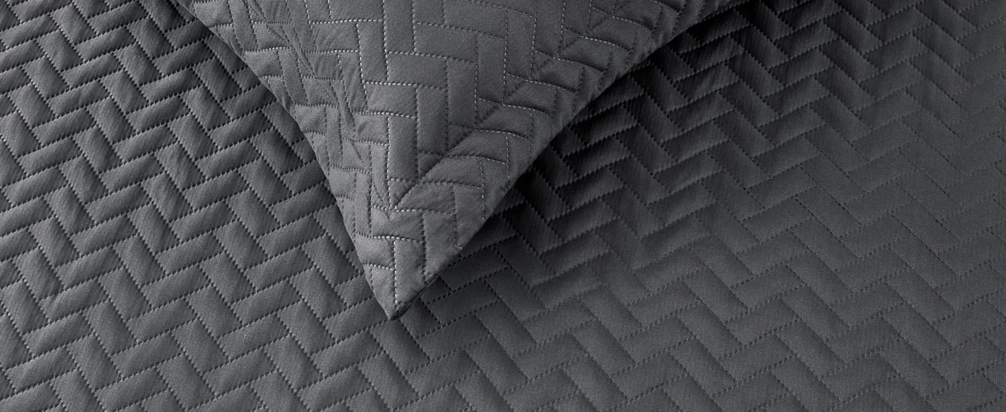 Chevron Ultrasonic Quilted Bedspread Set – Soft Microfiber, Modern V-Pattern Design & Down-Alternative Filling