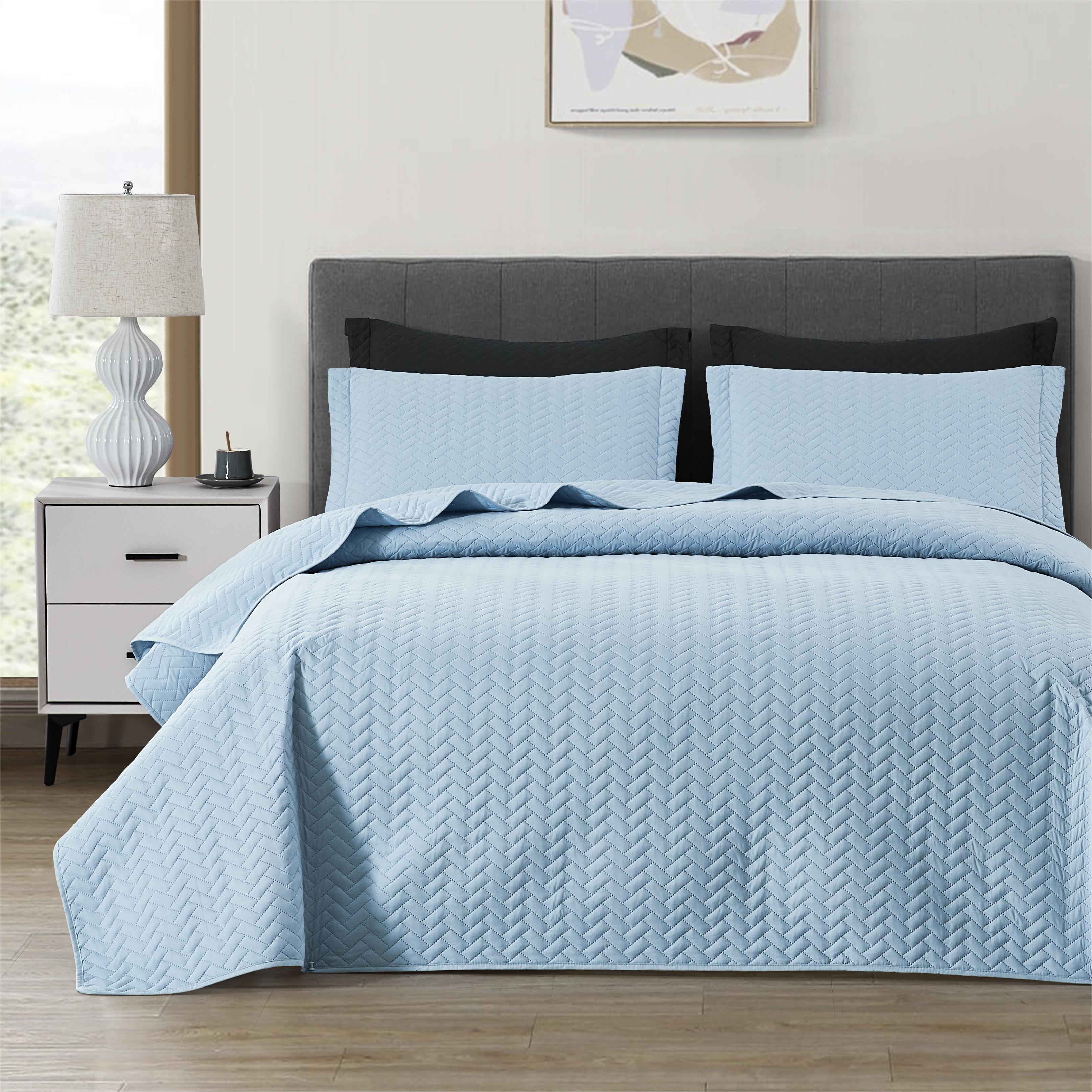 Chevron Ultrasonic Quilted Bedspread Set – Soft Microfiber, Modern V-Pattern Design & Down-Alternative Filling