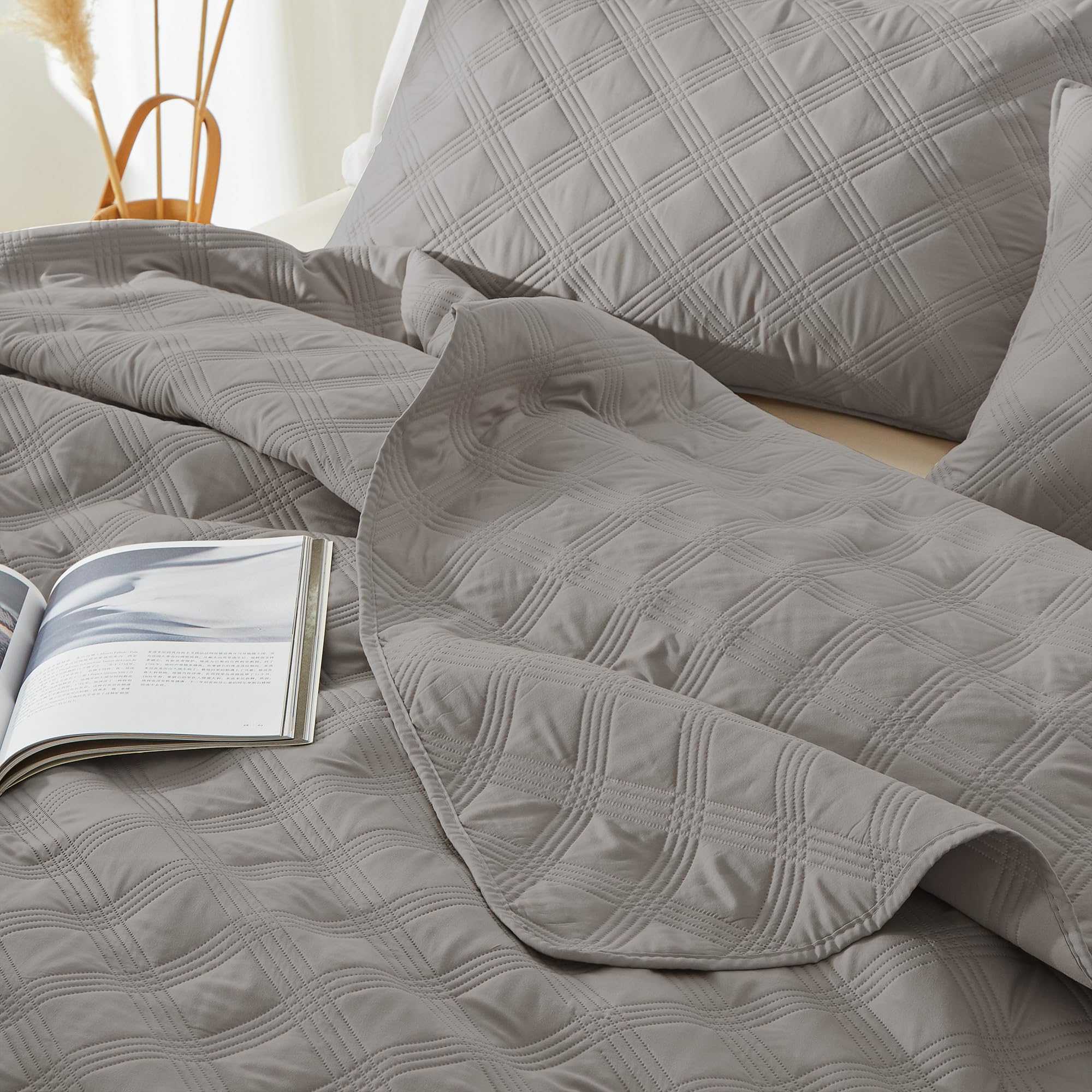 Microfiber Quilted Bedspread Set – Classic Diamond Ultrasonic Embossing, 3-Piece Soft & Breathable Bedspread Set