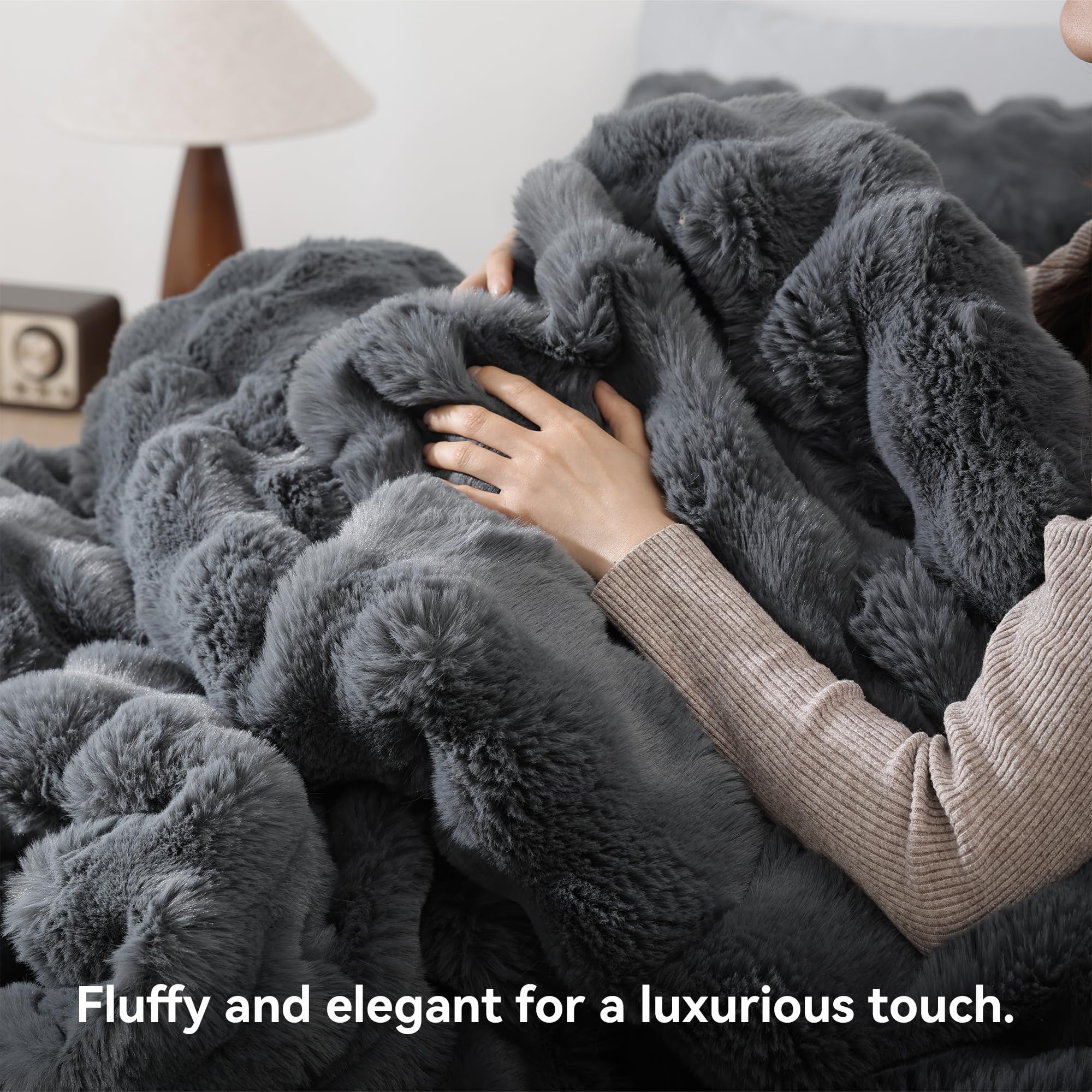 Luxury Faux Rabbit Fur Bubble Comforter Set – Wave Texture Design, Soft & Warm Bedding with Milk Velvet Back