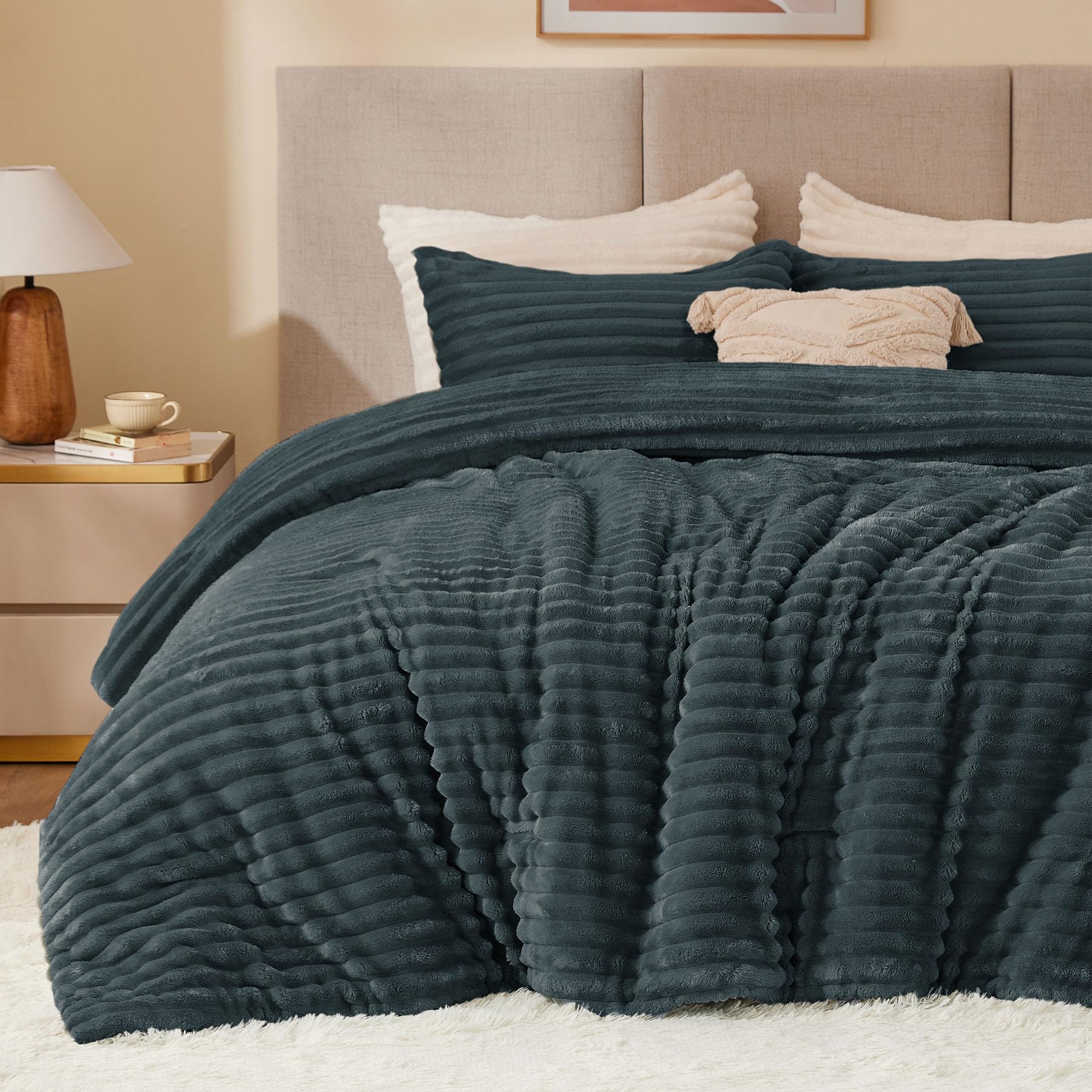 Faux Rabbit Fur Striped Duvet Cover Set – Ultra Soft & Warm Bedding with Milk Velvet Reverse, 3-Piece Duvet Cover Set