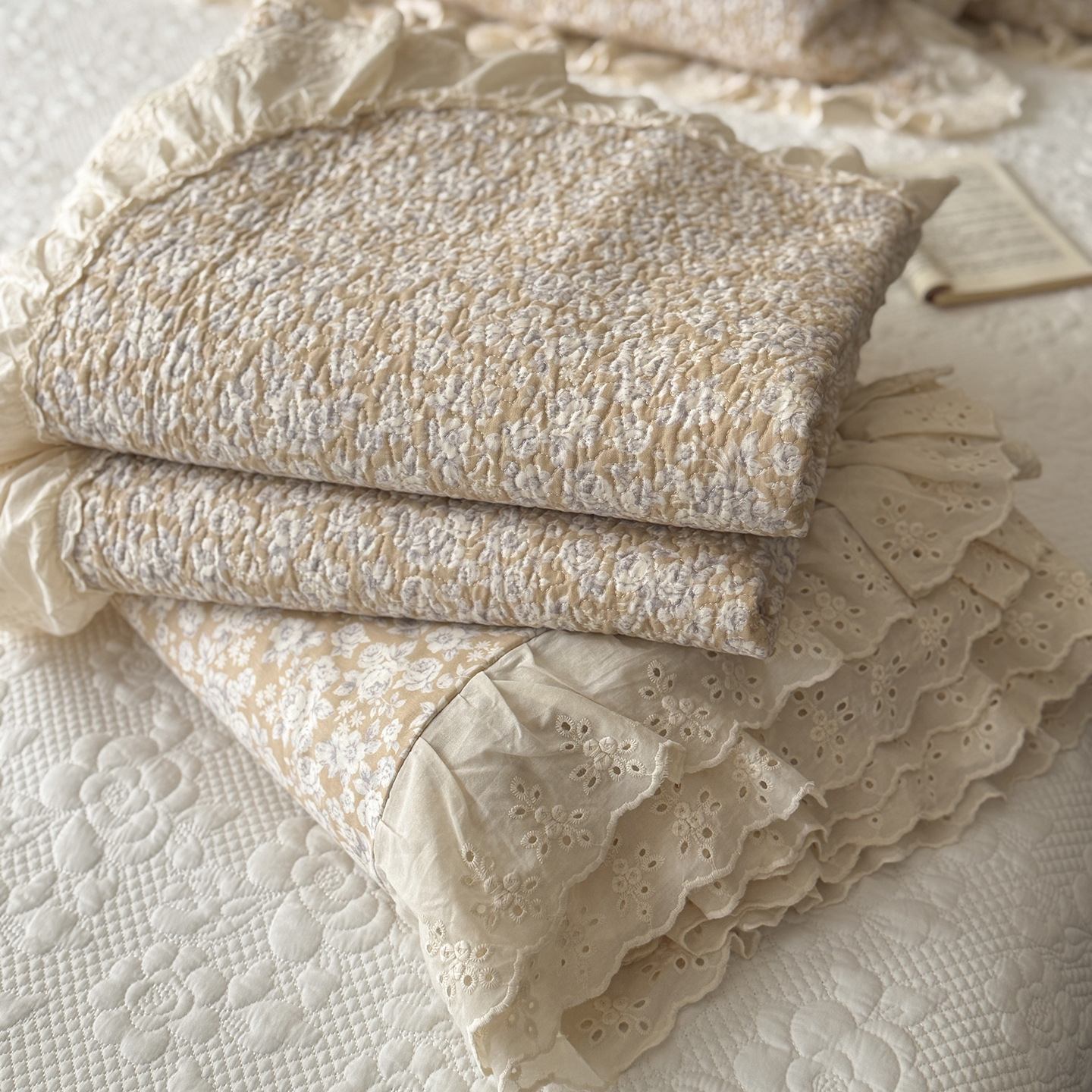 Cotton Quilted Bedspread Set – French Floral printed with Large Lace Trim, 3-Piece Soft & Breathable Bedspread