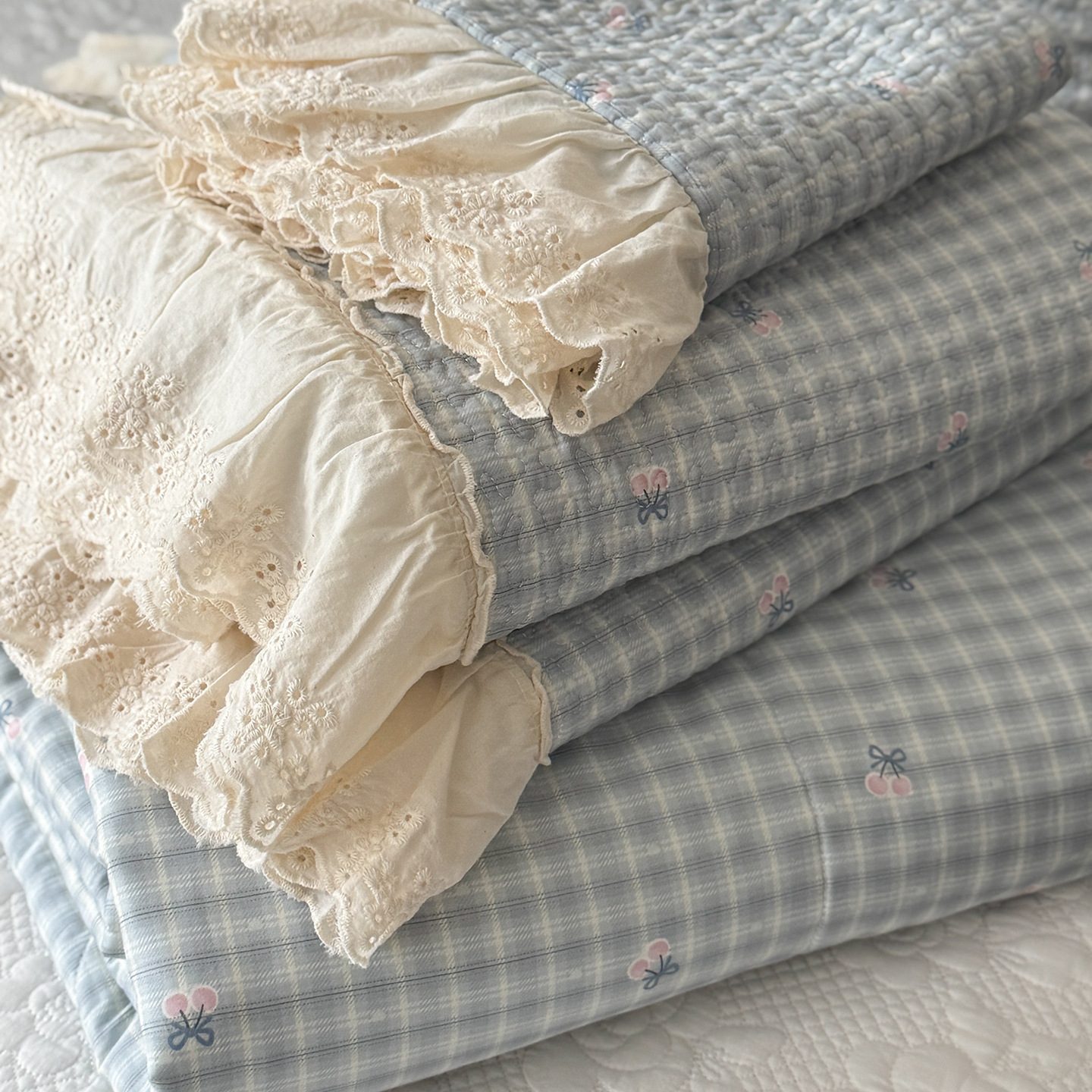 Cotton Quilted Bedspread Set – French Floral printed with Large Lace Trim, 3-Piece Soft & Breathable Bedspread