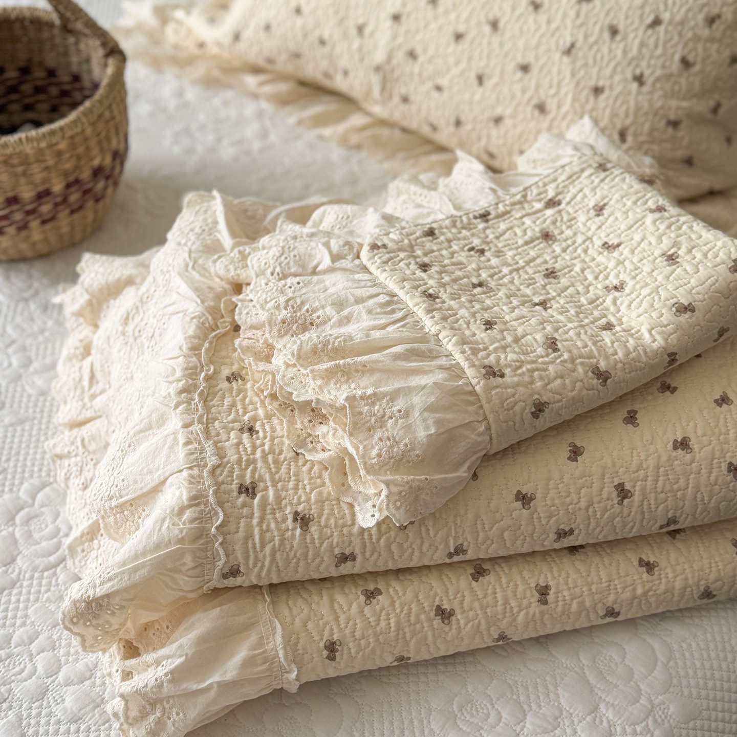 Cotton Quilted Bedspread Set – French Floral printed with Large Lace Trim, 3-Piece Soft & Breathable Bedspread