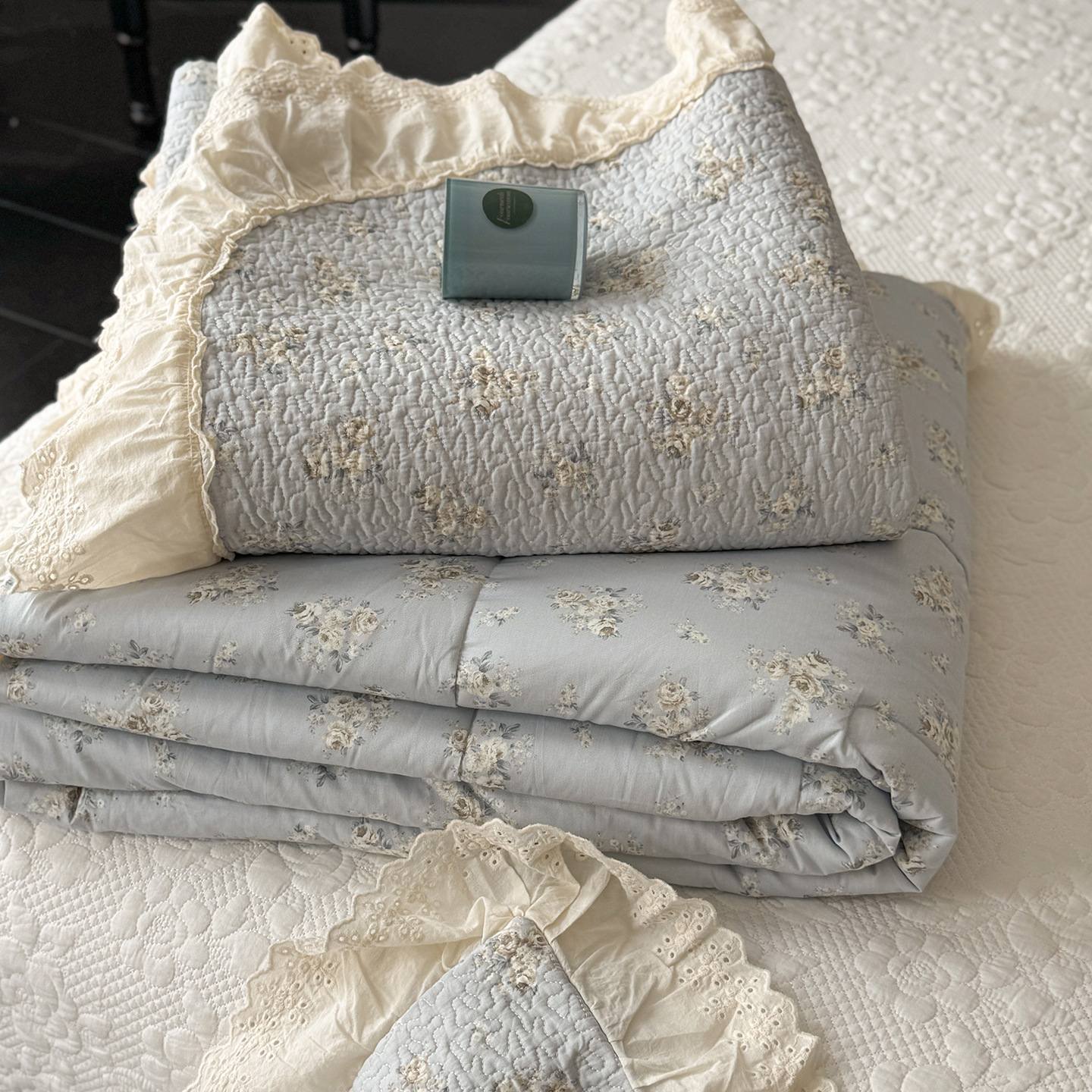 Cotton Quilted Bedspread Set – French Floral printed with Large Lace Trim, 3-Piece Soft & Breathable Bedspread