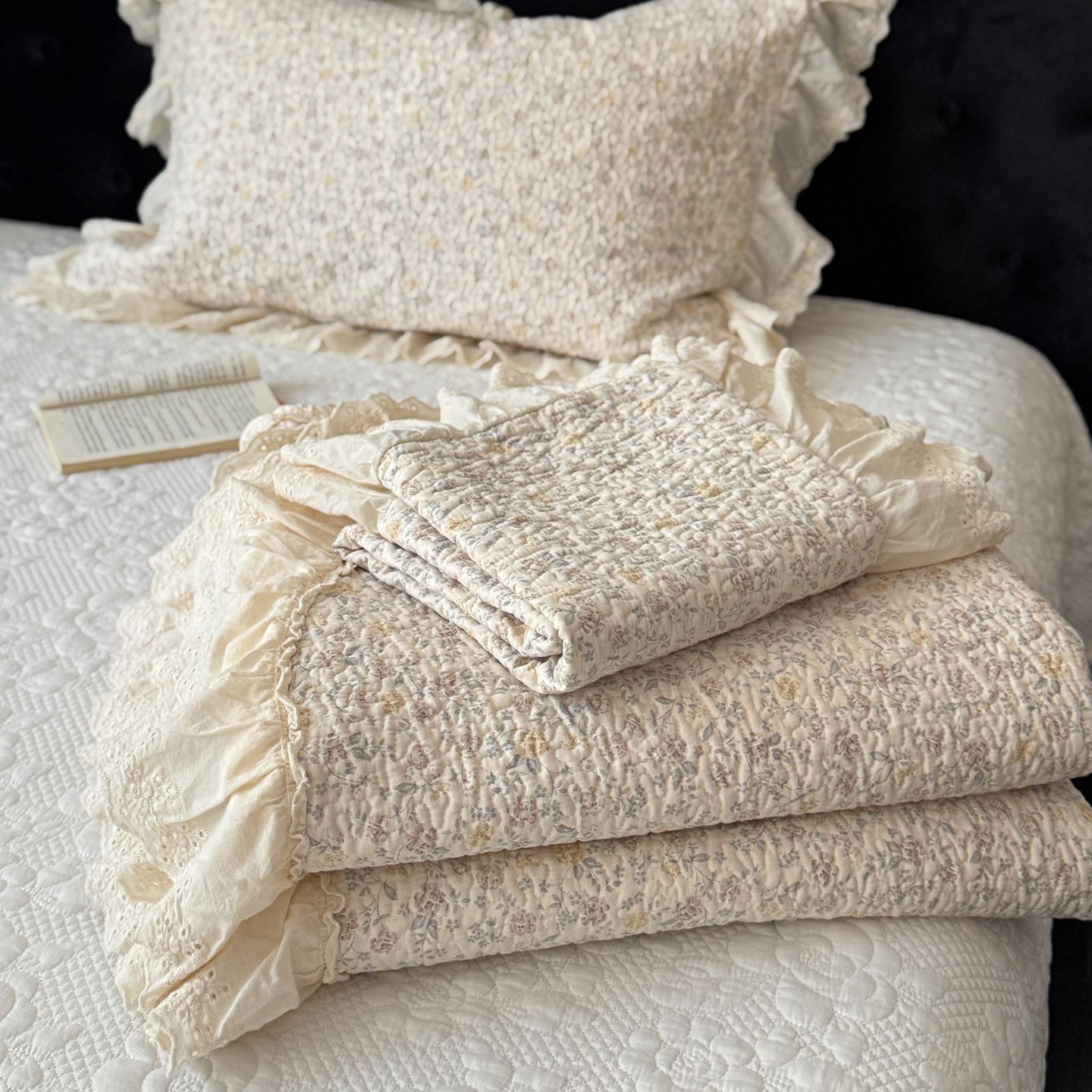 Cotton Quilted Bedspread Set – French Floral printed with Large Lace Trim, 3-Piece Soft & Breathable Bedspread