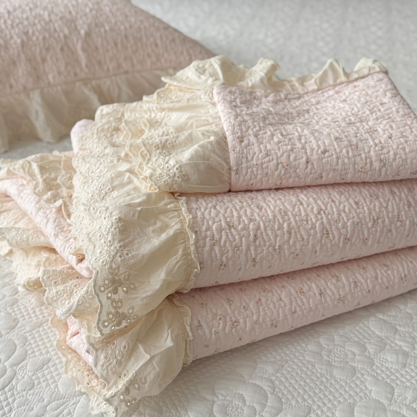 Cotton Quilted Bedspread Set – French Floral printed with Large Lace Trim, 3-Piece Soft & Breathable Bedspread