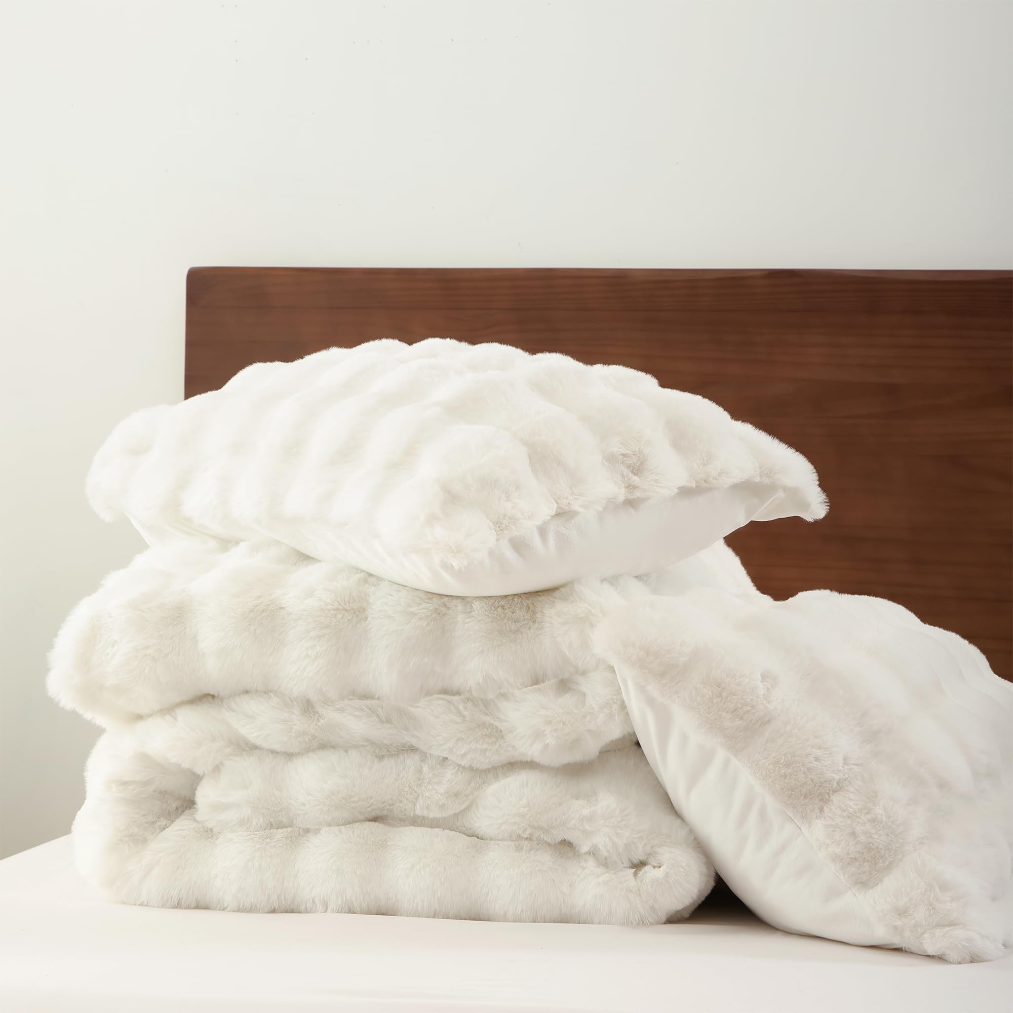 Luxury Faux Rabbit Fur Bubble Comforter Set – Wave Texture Design, Soft & Warm Bedding with Milk Velvet Back