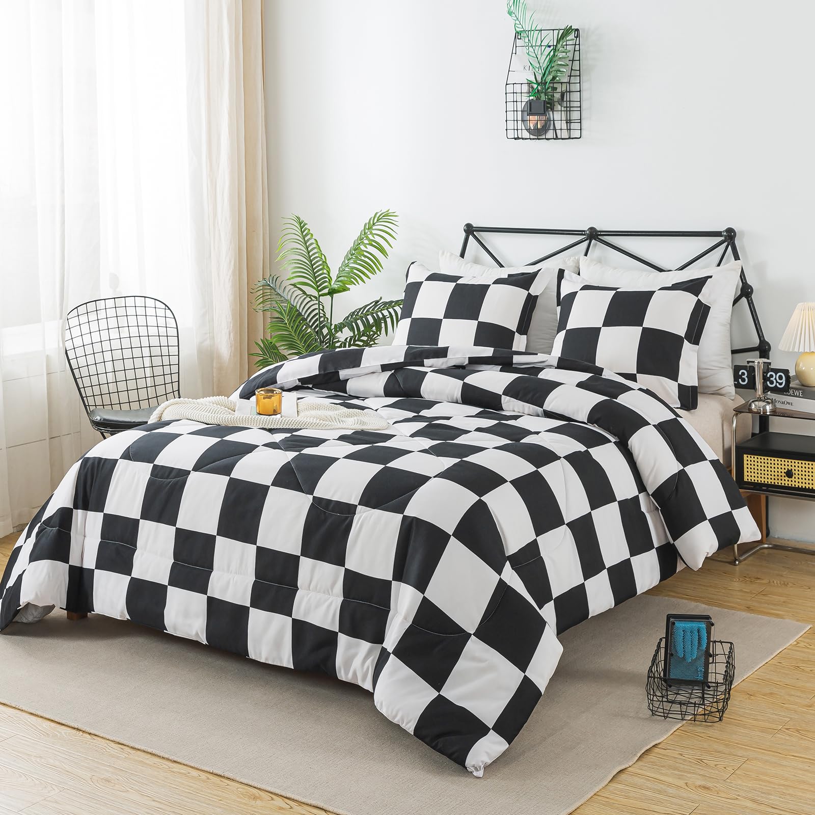 Black & White Checkered Microfiber Comforter Set – Soft Brushed Fabric, Lightweight & Durable Bedding