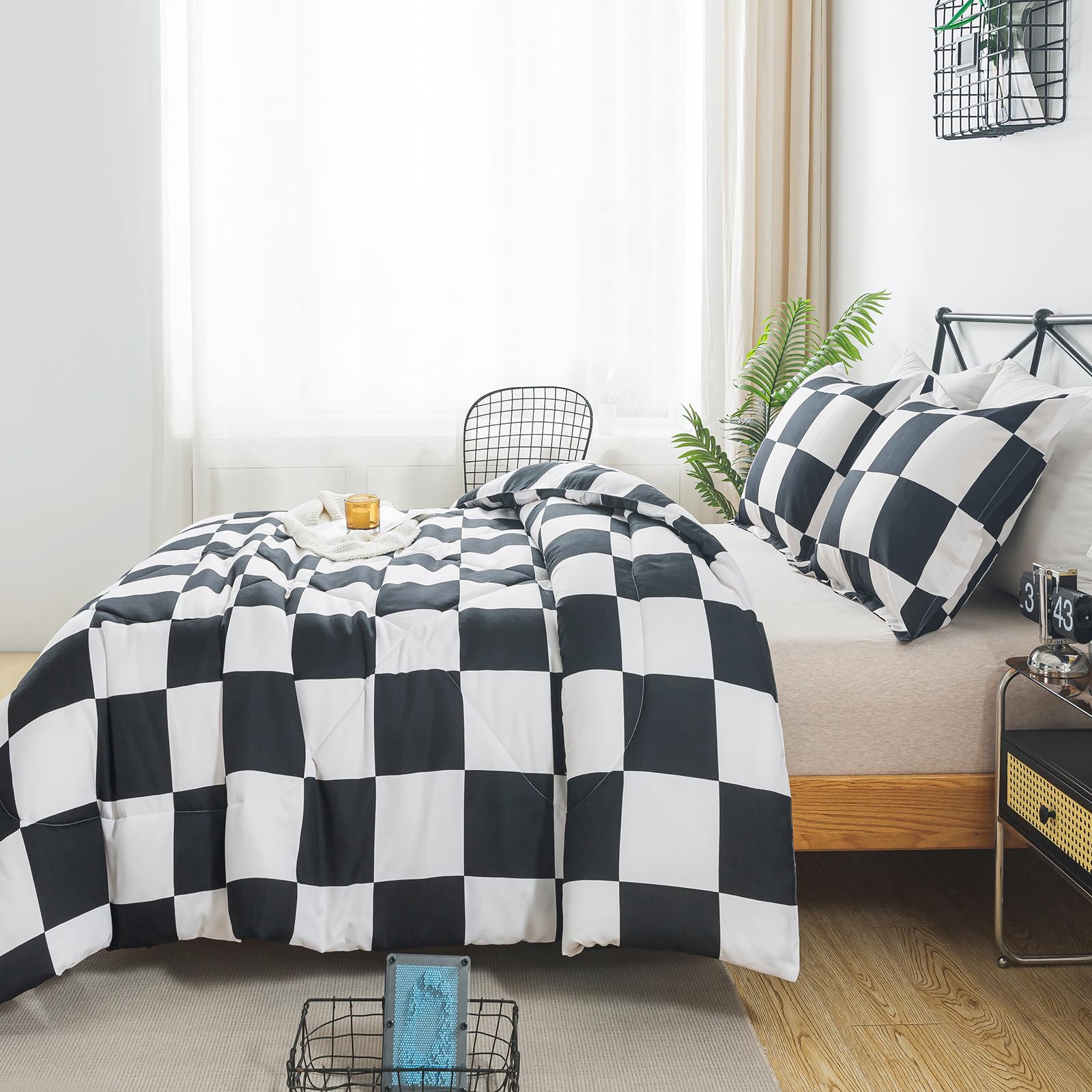 Black & White Checkered Microfiber Comforter Set – Soft Brushed Fabric, Lightweight & Durable Bedding