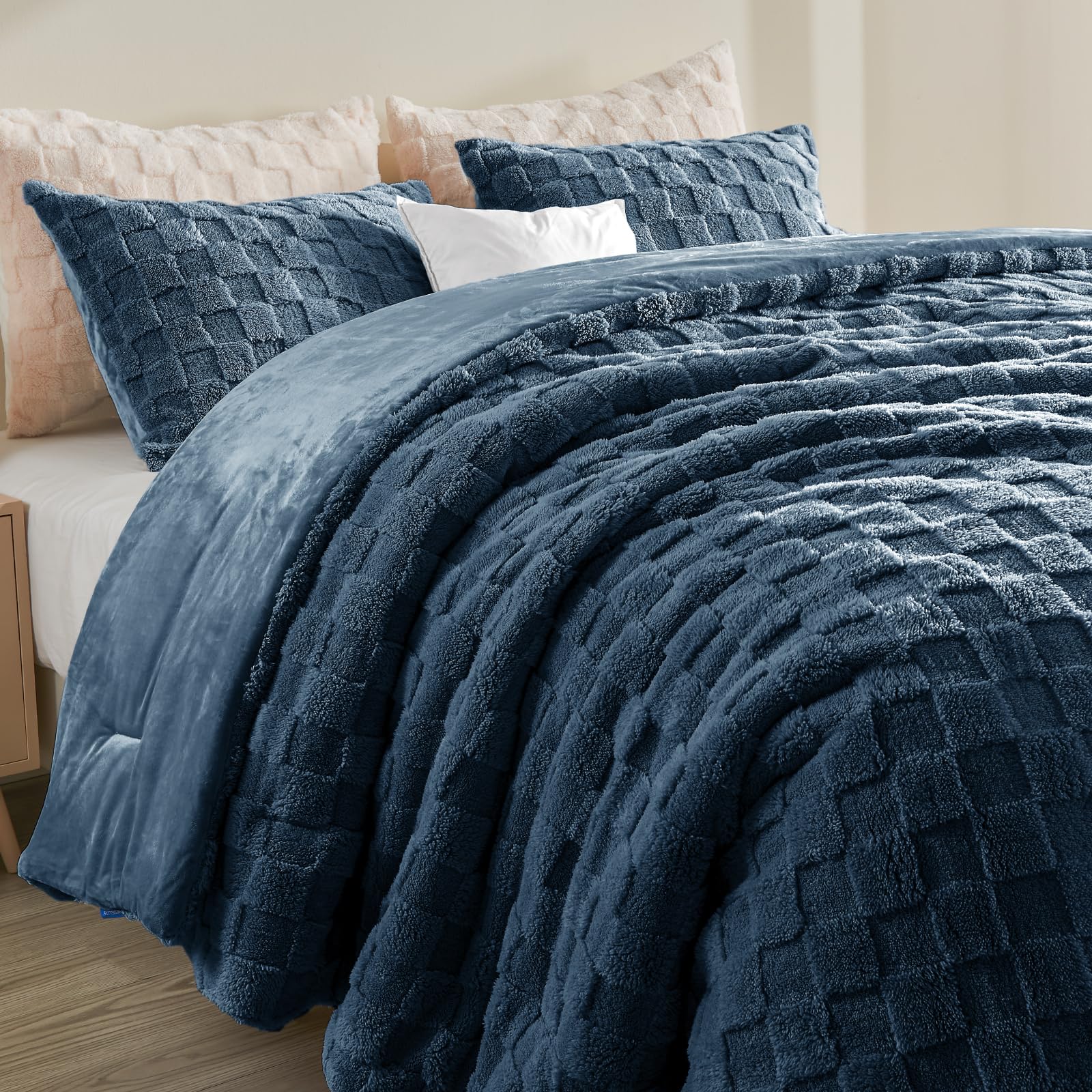 Ultra-Soft Checkered Fleece Blanket Set — Warm, Fluffy, Reversible Winter Bedding