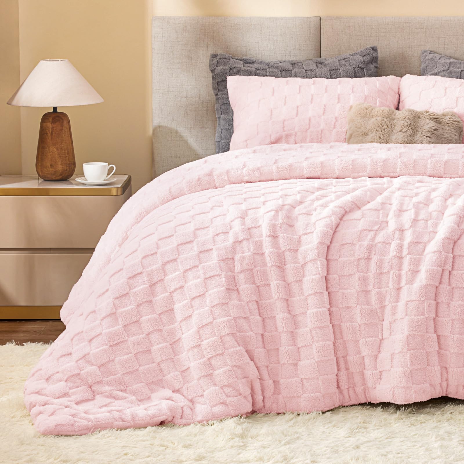 Ultra-Soft Checkered Fleece Blanket Set — Warm, Fluffy, Reversible Winter Bedding