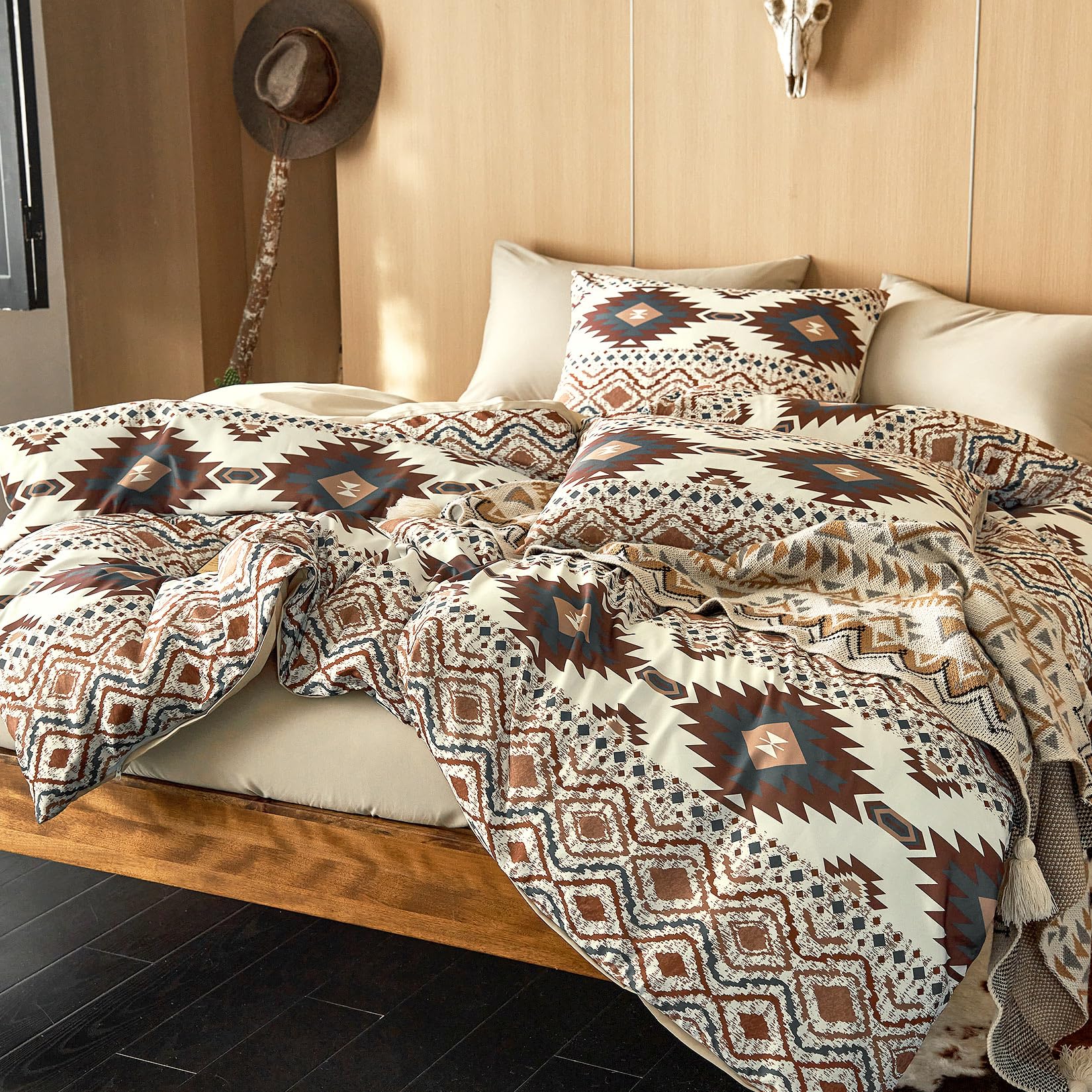 Southwestern Aztec Microfiber Quilt Set – Soft, Lightweight & Rustic Style Bedding