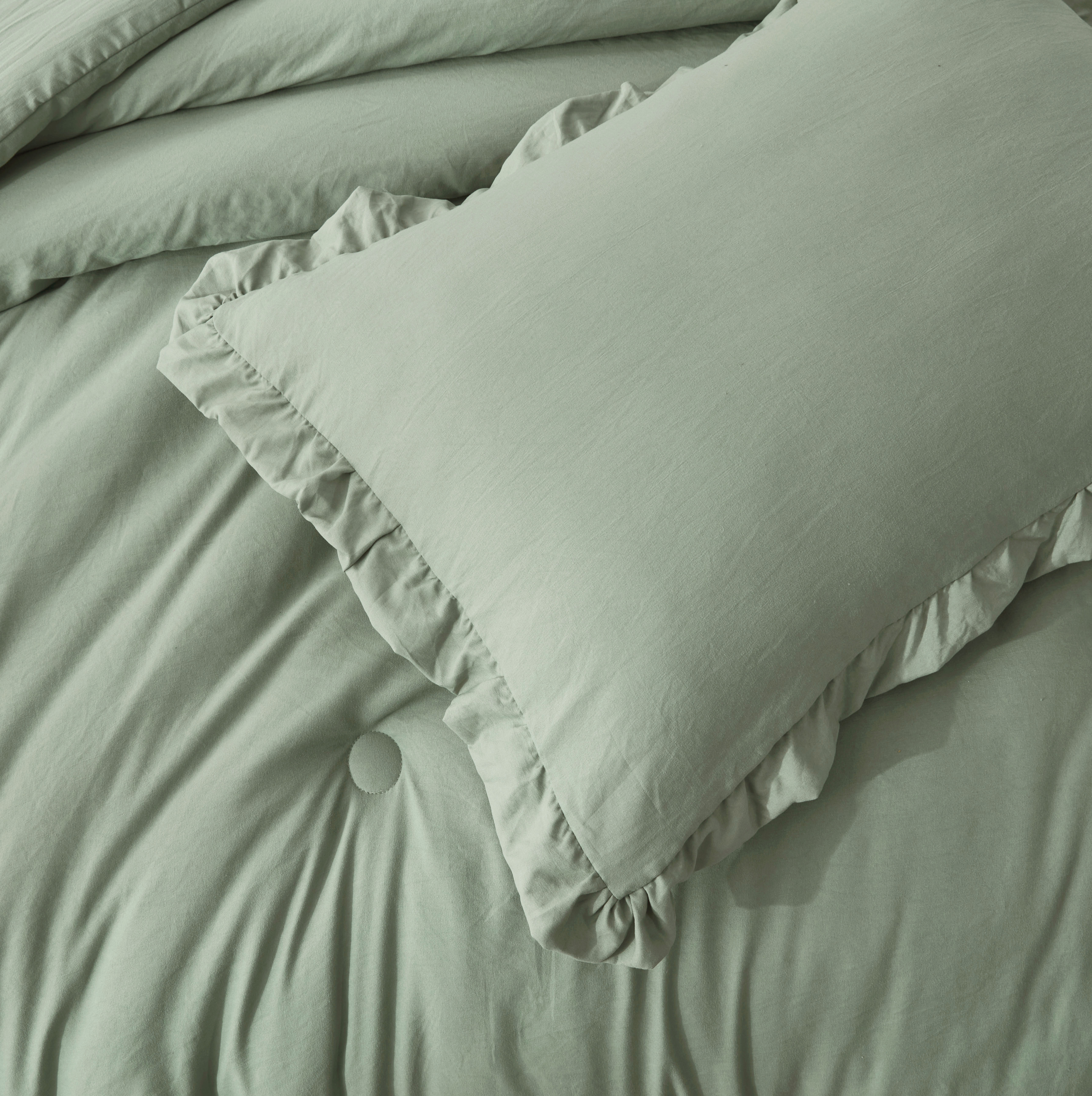 Washed Microfiber Ruffled Edge Comforter Set – Soft, Elegant & All-Season Bedding
