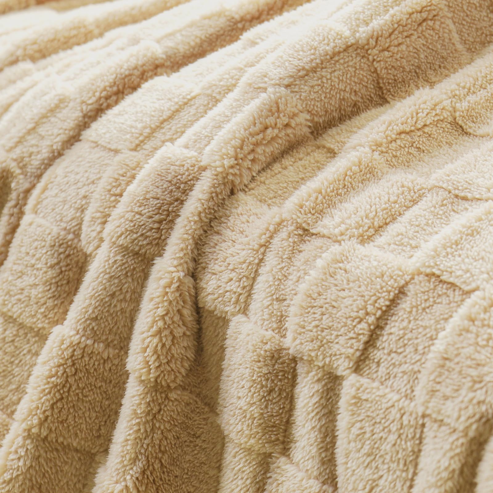 Ultra-Soft Flannel Jacquard Checkered Blanket – Lightweight, Warm & Stylish