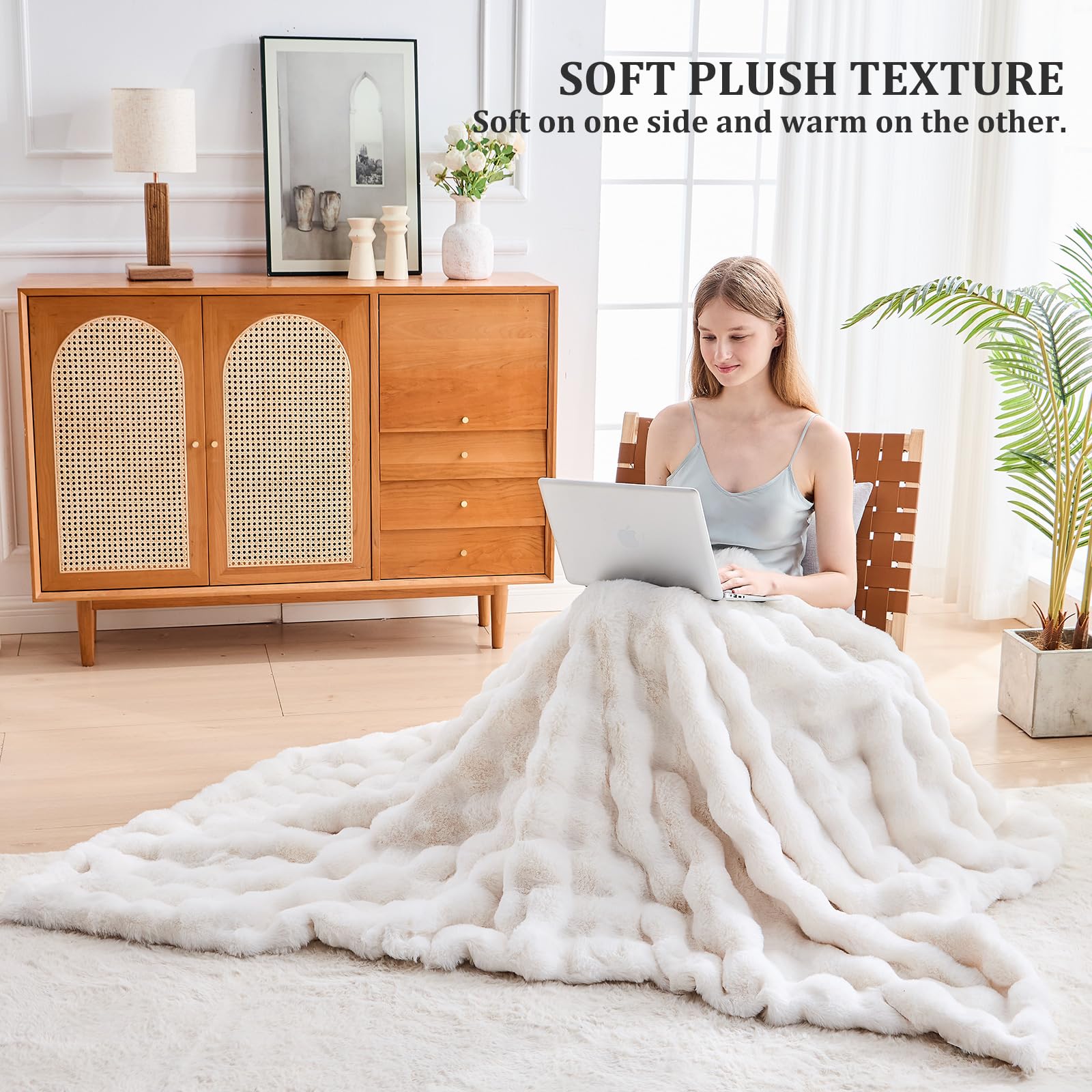 Dual-Layer Faux Rabbit Fur & Fleece Blanket – Bubble Wave Design, Soft & Durable Cozy Throw