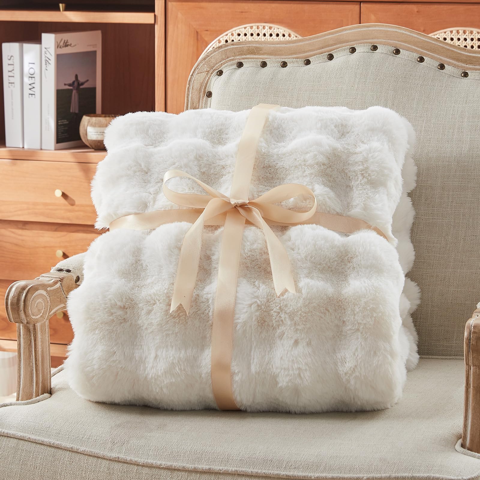 Dual-Layer Faux Rabbit Fur & Fleece Blanket – Bubble Wave Design, Soft & Durable Cozy Throw