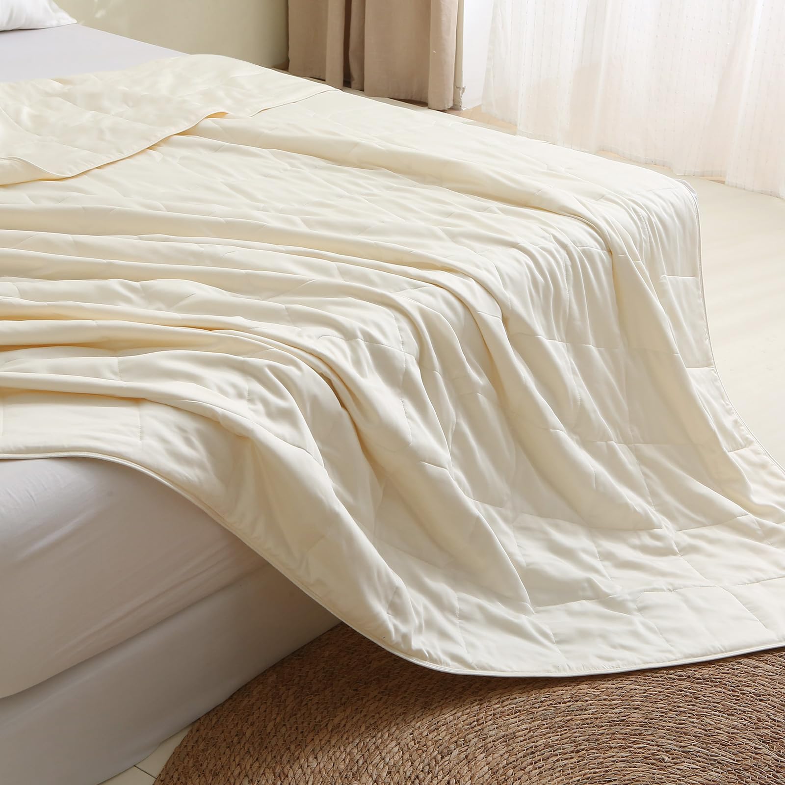 Bamboo Fiber Quilted Summer Quilt – Soft, Cooling & Hypoallergenic Comfort