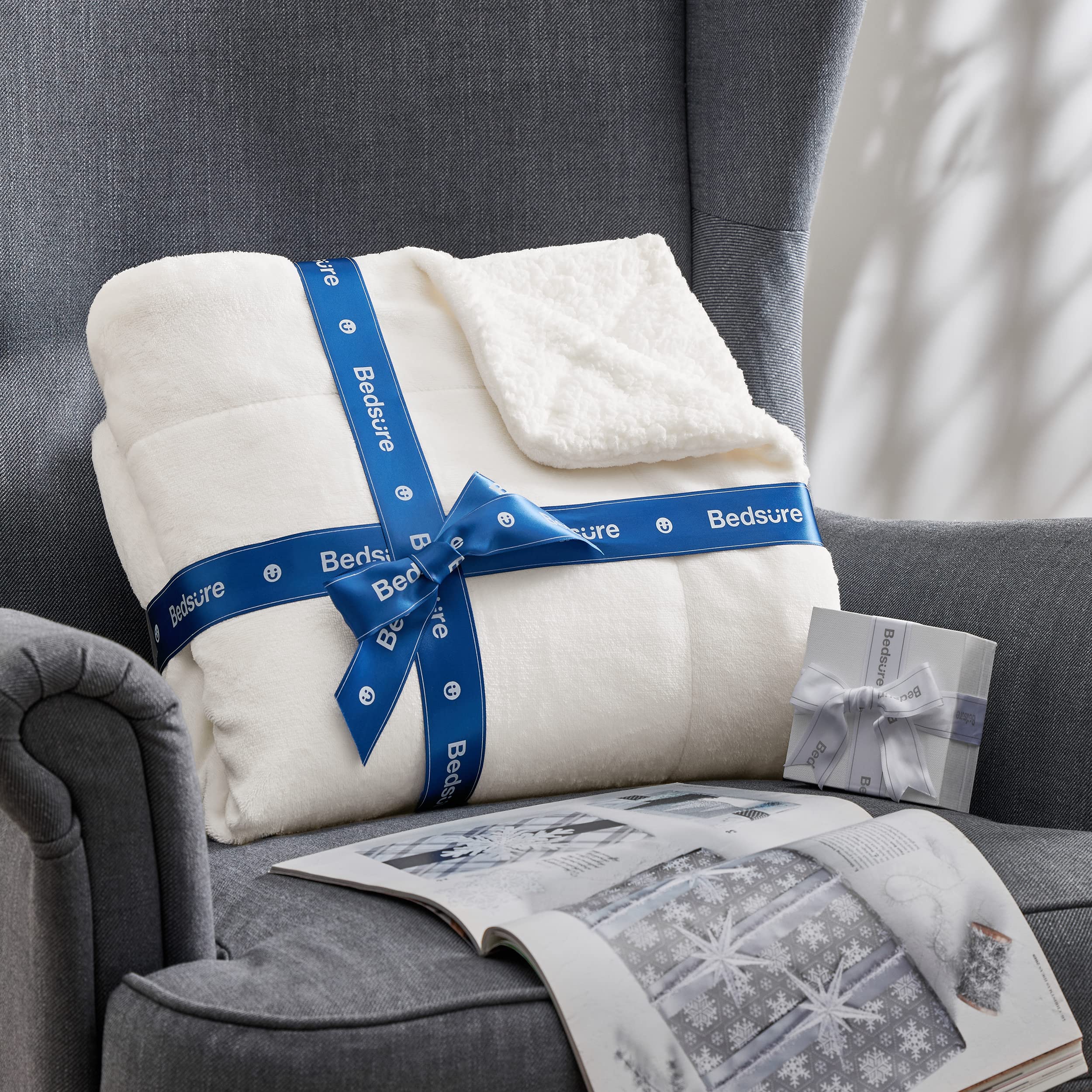 Dual-Layer Flannel & Sherpa Fleece Blanket – Soft, Cozy & Durable