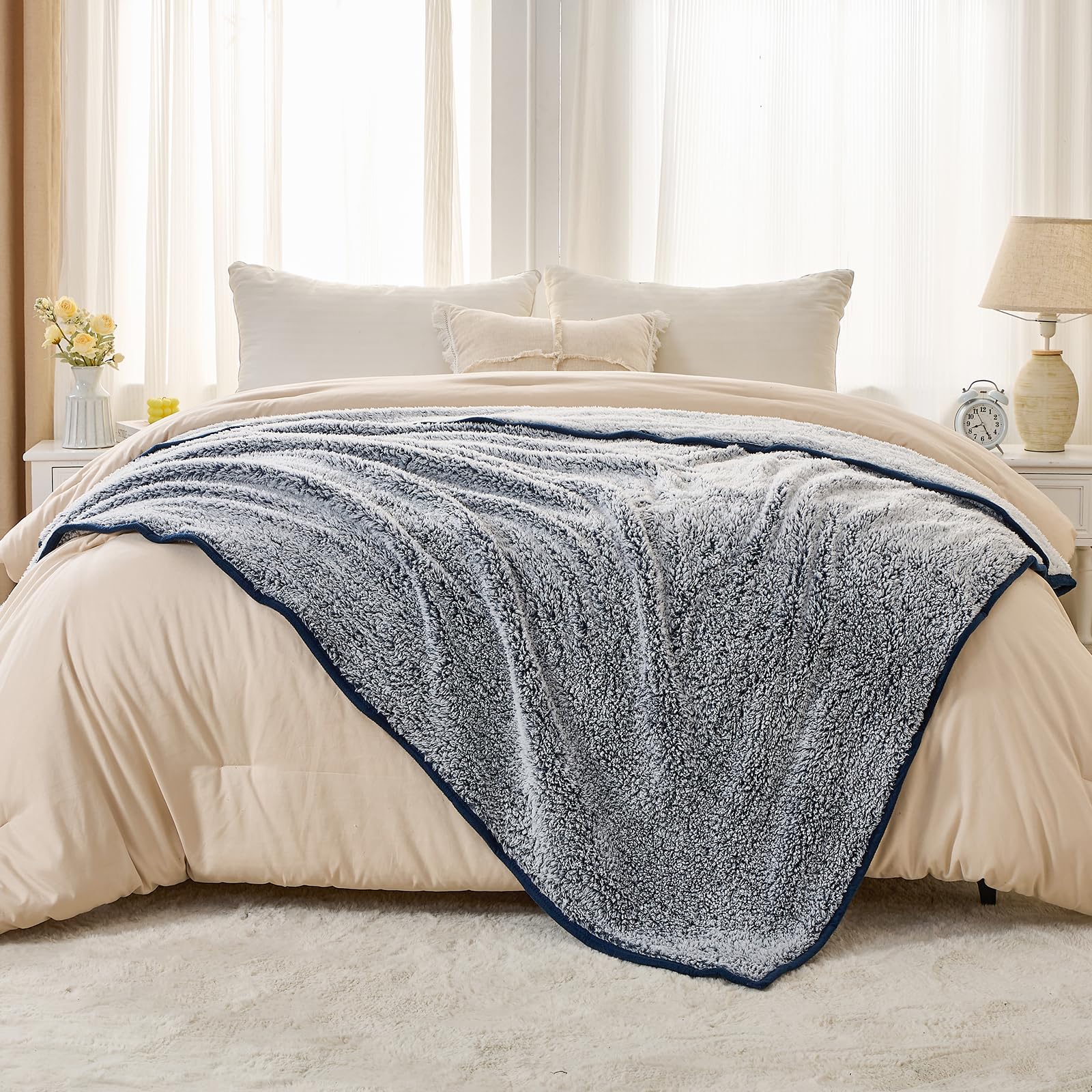 Double-Sided Sherpa Fleece Blanket – Ultra-Soft, Fluffy & Warm Cozy Throw