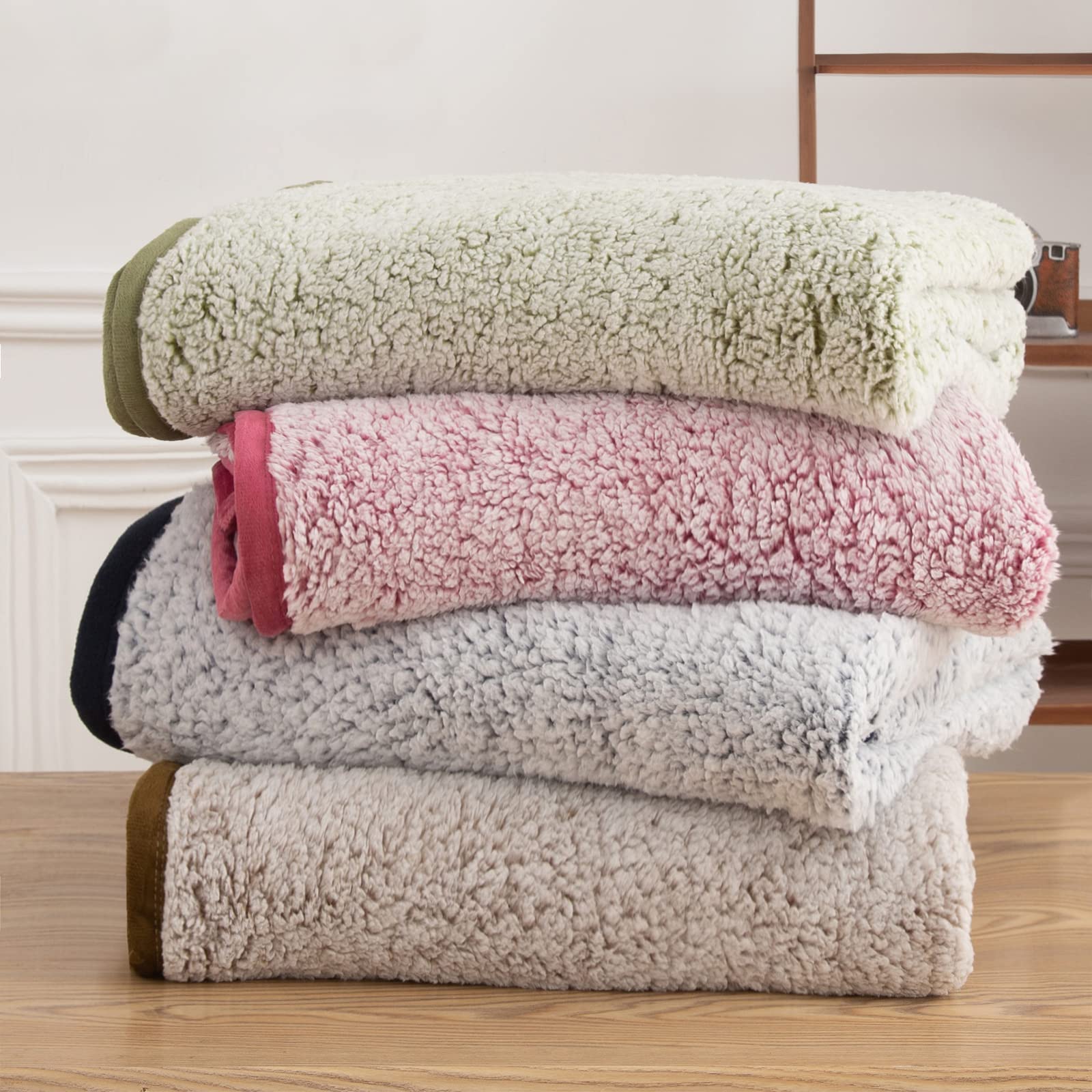 Double-Sided Sherpa Fleece Blanket – Ultra-Soft, Fluffy & Warm Cozy Throw