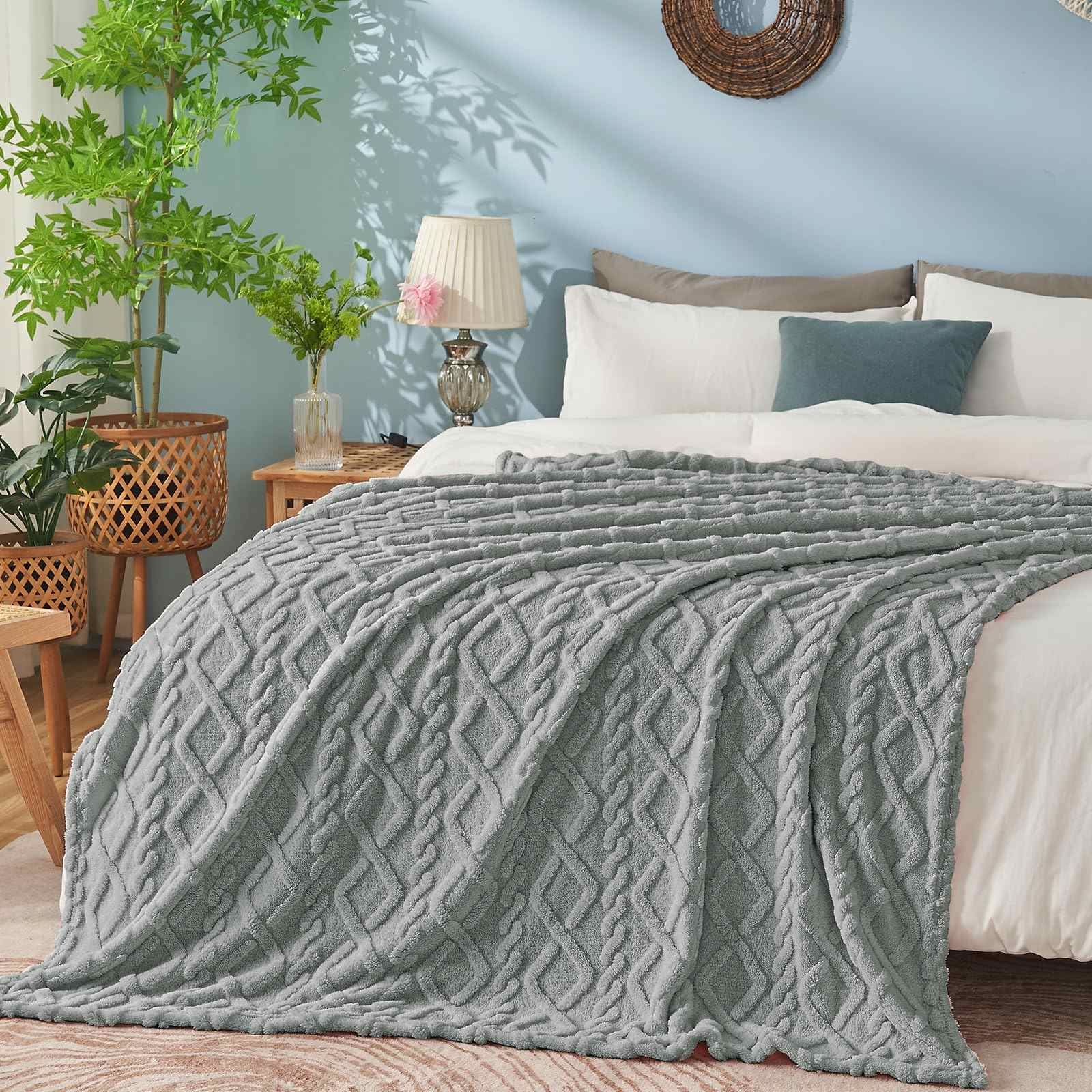 3D Tafﬀy Fleece Jacquard Blanket – Soft, Lightweight & Modern Decorative Throw