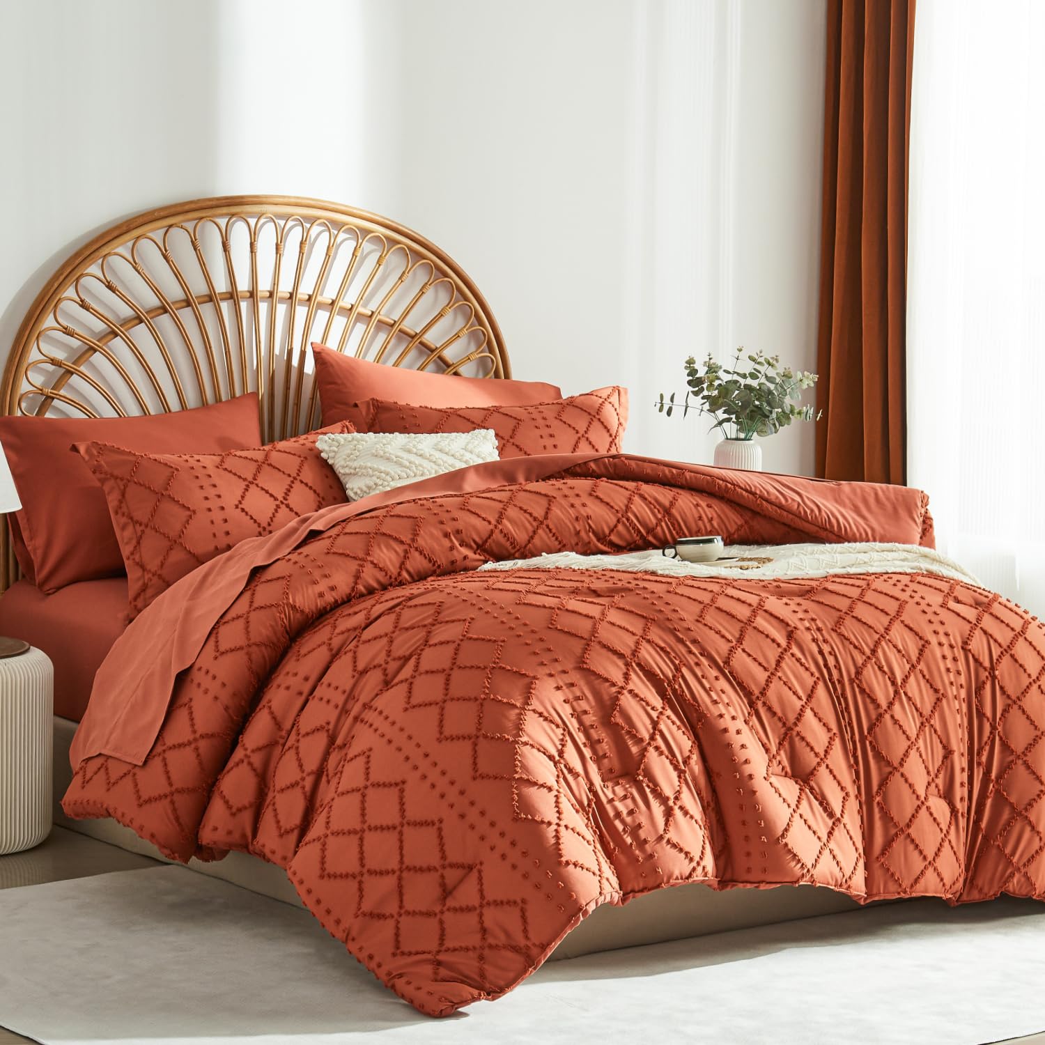 Geometric Cutwork Tufted Quilt Set – Soft Washed Microfiber Bedding for Comfortable Sleep