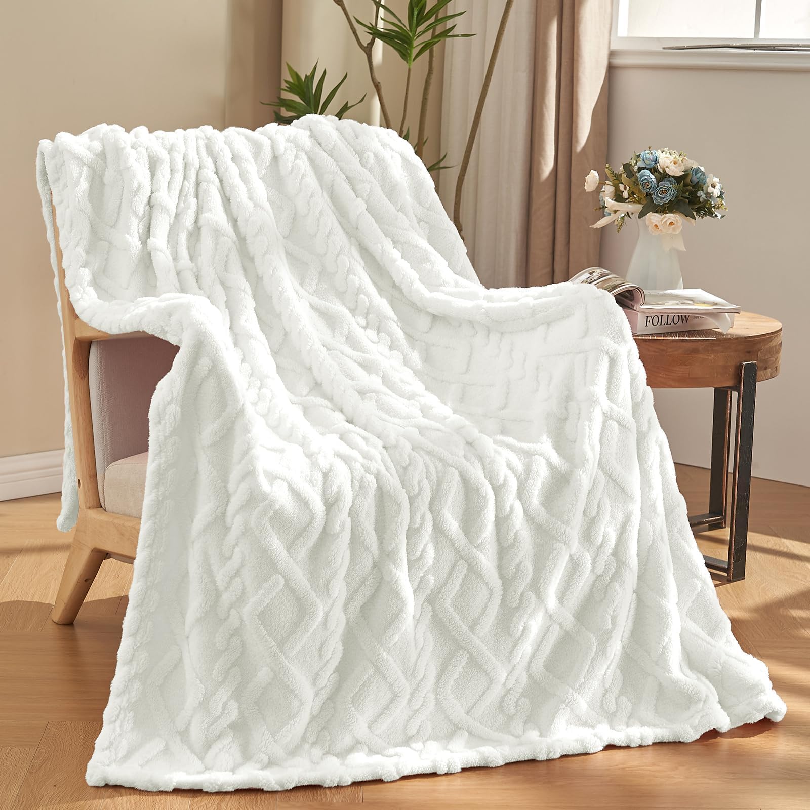 3D Tafﬀy Fleece Jacquard Blanket – Soft, Lightweight & Modern Decorative Throw