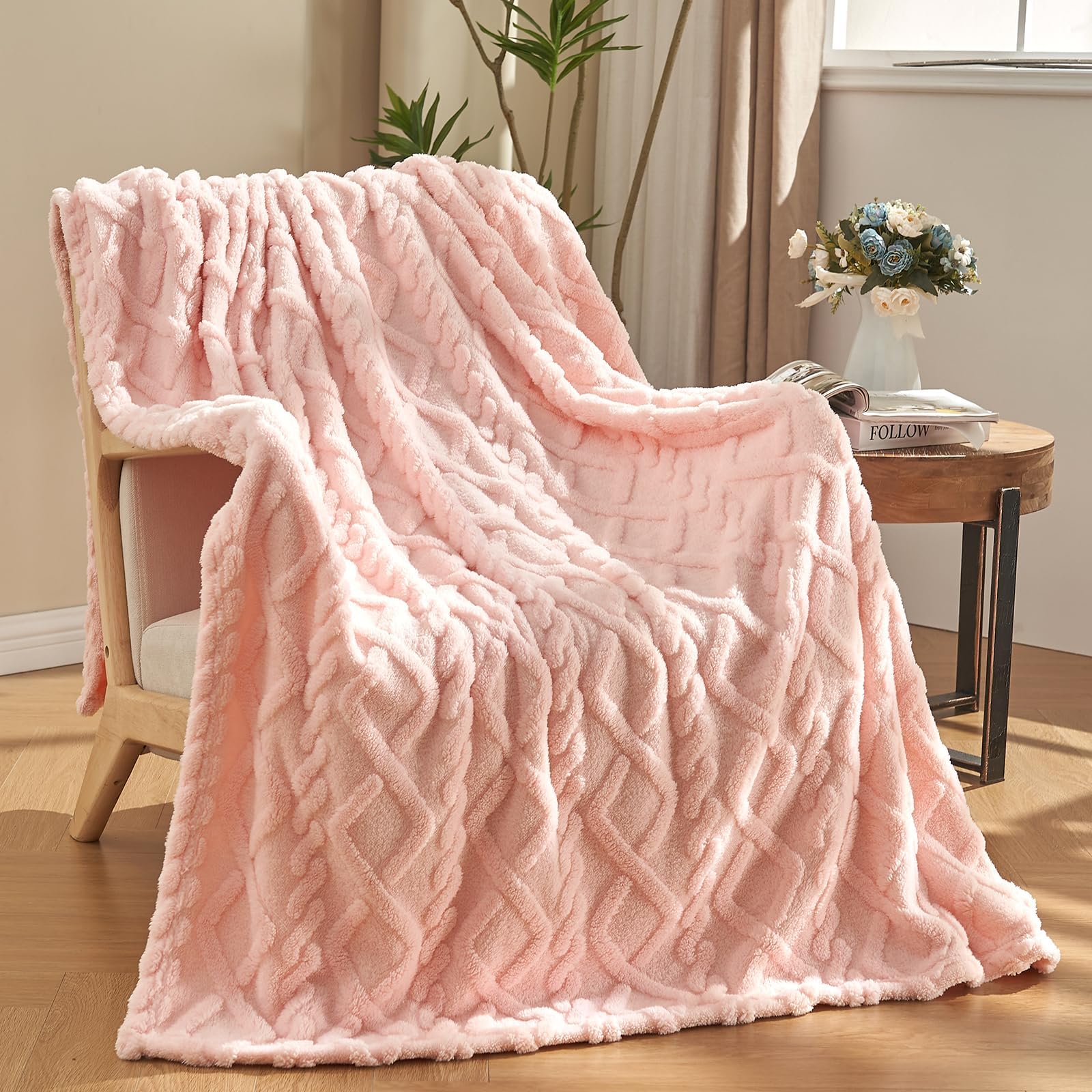 3D Tafﬀy Fleece Jacquard Blanket – Soft, Lightweight & Modern Decorative Throw