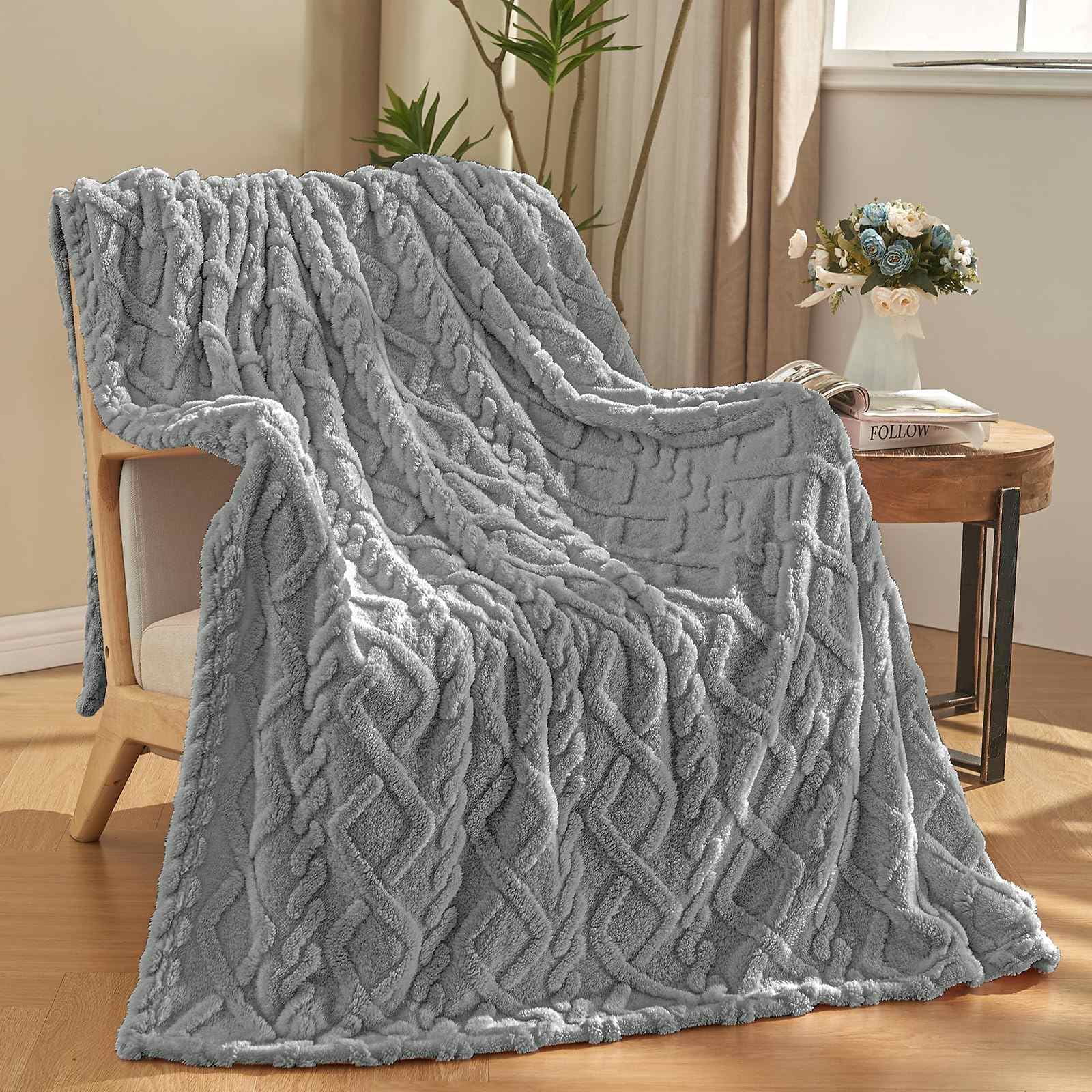 3D Tafﬀy Fleece Jacquard Blanket – Soft, Lightweight & Modern Decorative Throw