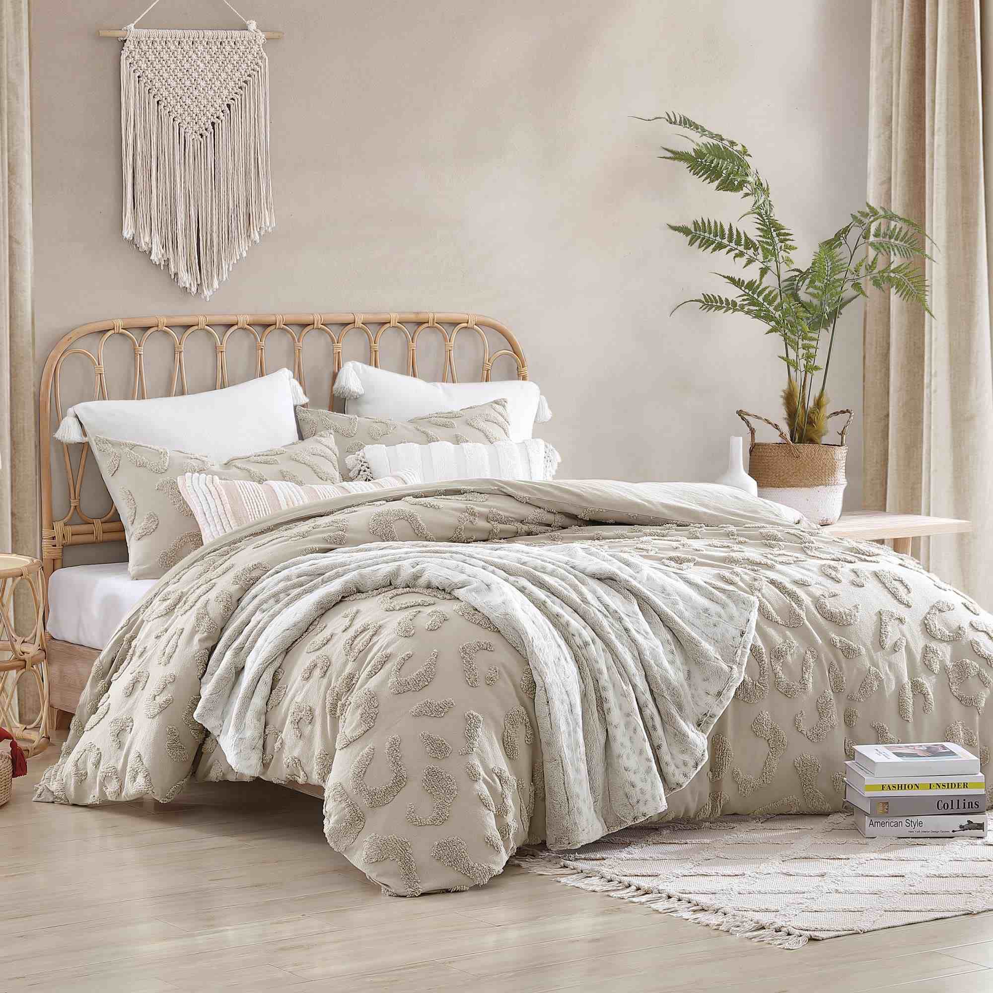 Leopard Tufted Quilt Set – Ultra-Soft Microfiber, Trendy Textured Design & Easy-Care Bedding