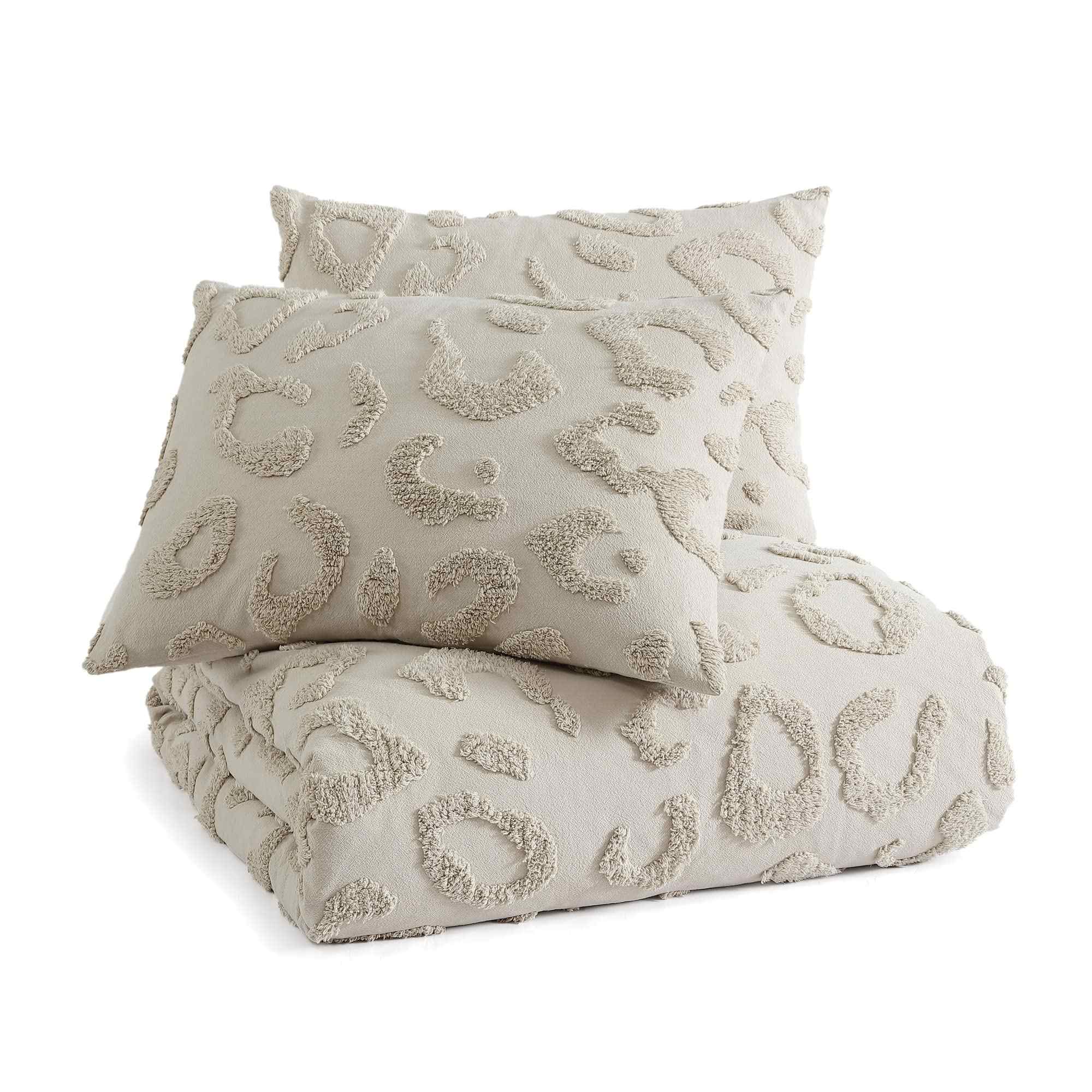 Leopard Tufted Quilt Set – Ultra-Soft Microfiber, Trendy Textured Design & Easy-Care Bedding