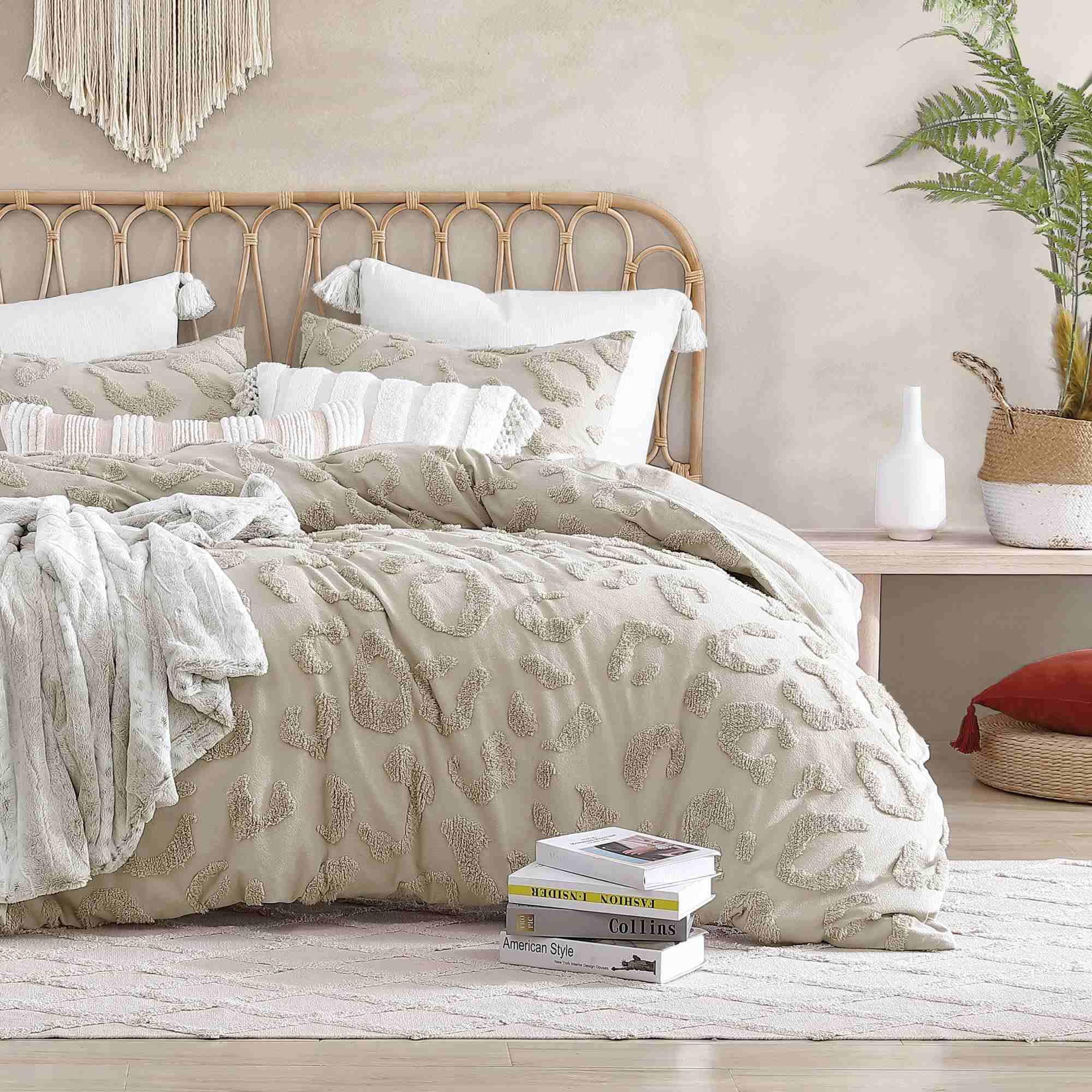 Leopard Tufted Quilt Set – Ultra-Soft Microfiber, Trendy Textured Design & Easy-Care Bedding