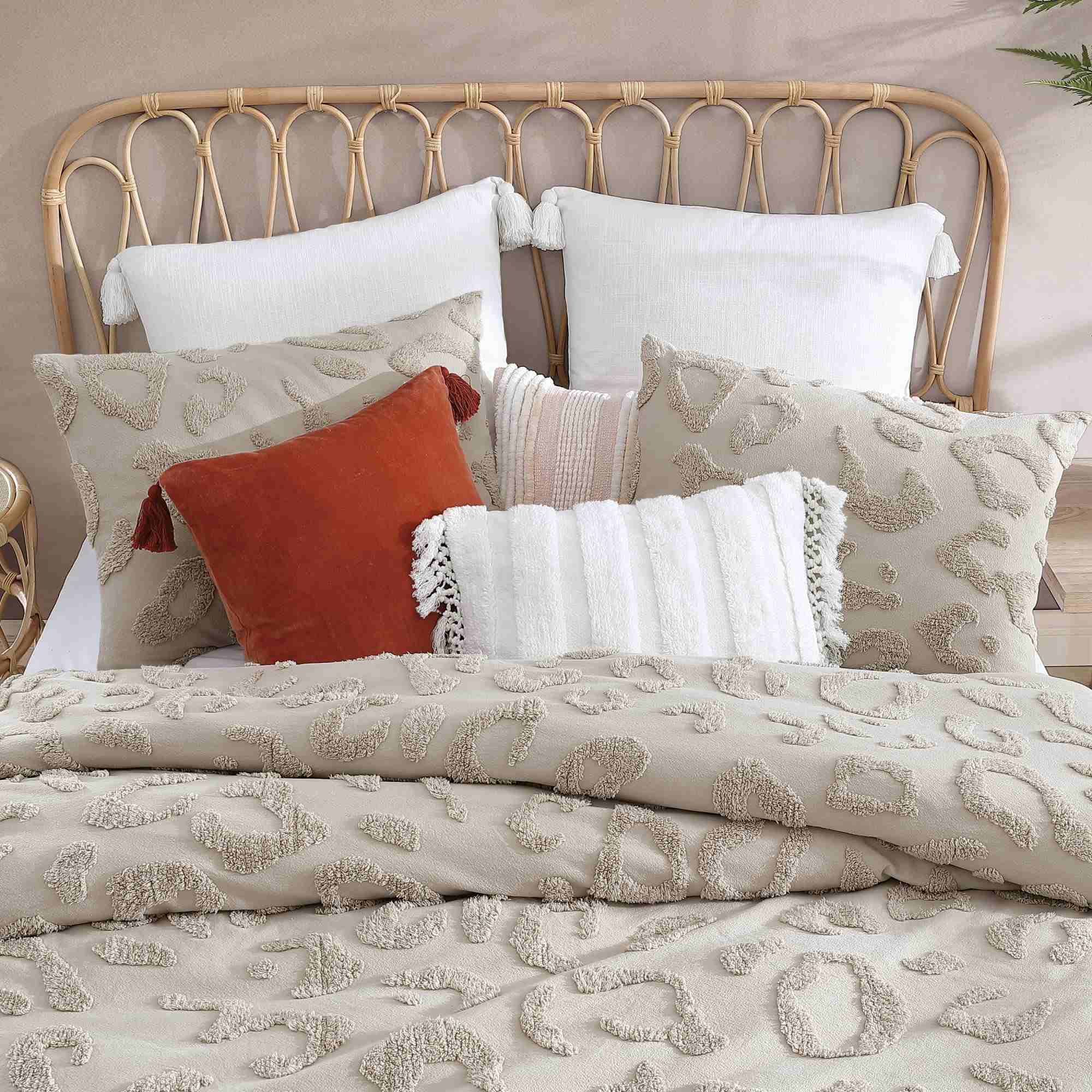 Leopard Tufted Quilt Set – Ultra-Soft Microfiber, Trendy Textured Design & Easy-Care Bedding