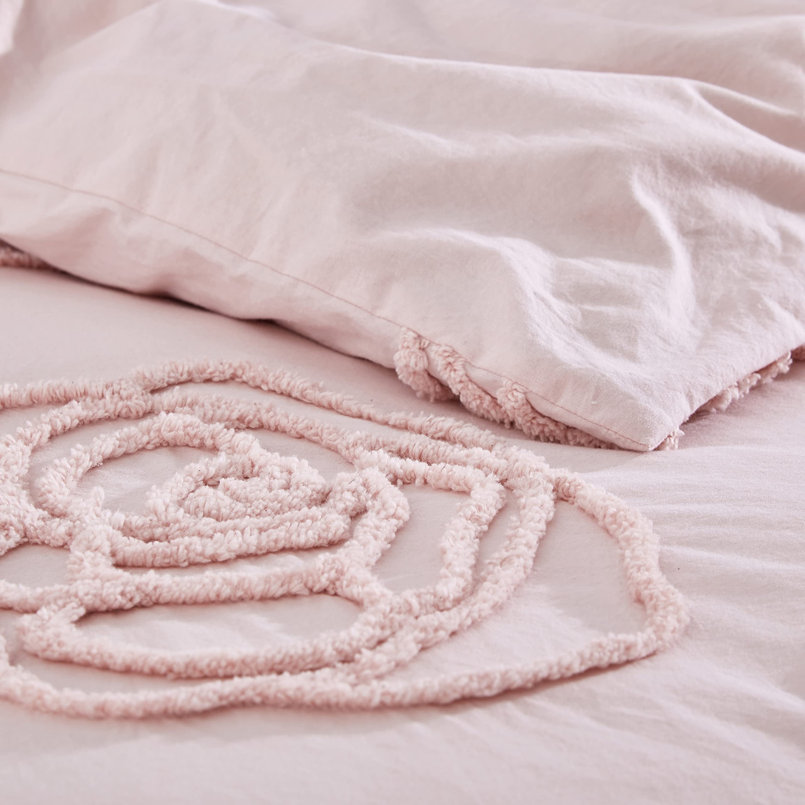 Rose Tufted Quilt Set – Soft Cotton Fabric, Elegant Textured Design & Easy-Care Bedding