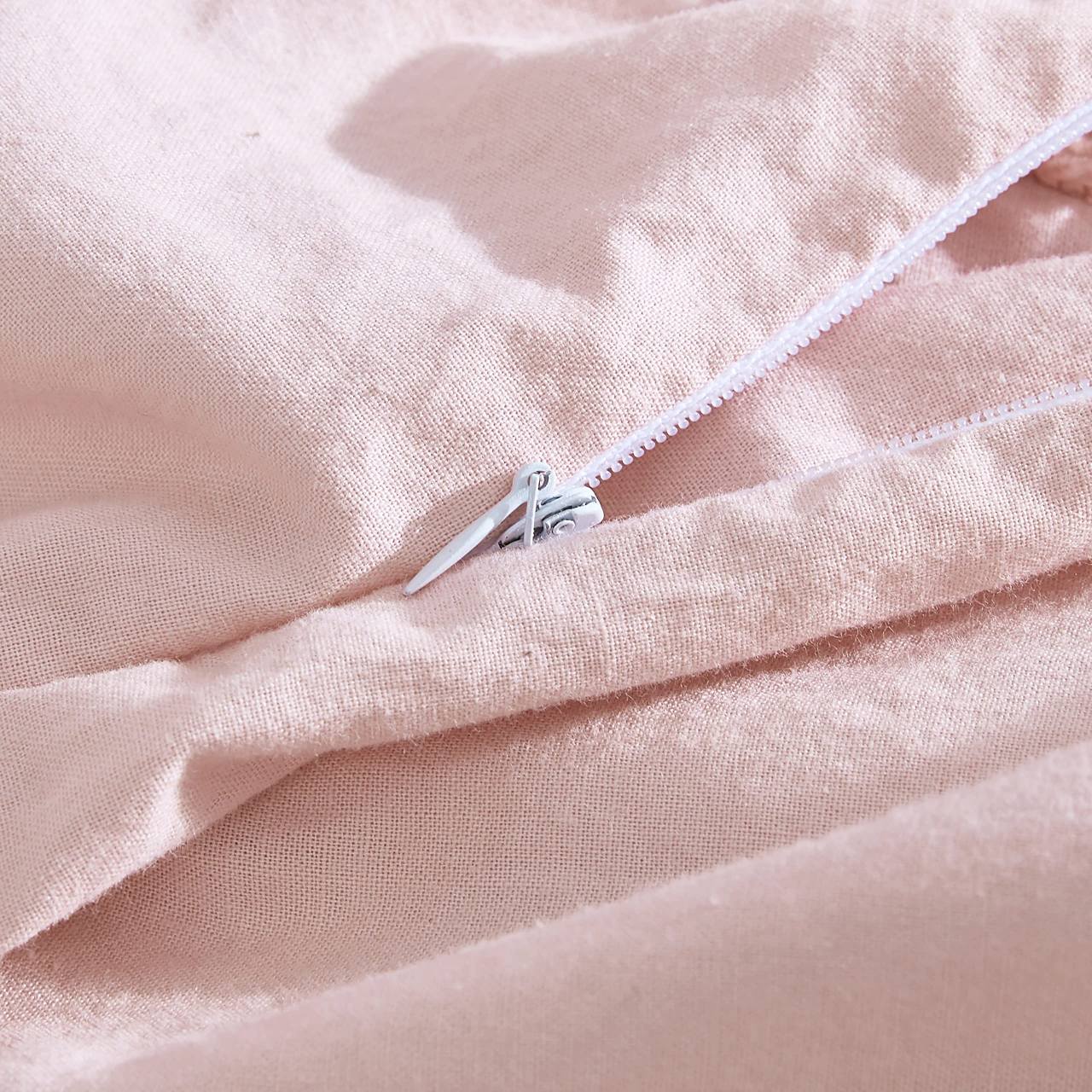 Rose Tufted Quilt Set – Soft Cotton Fabric, Elegant Textured Design & Easy-Care Bedding