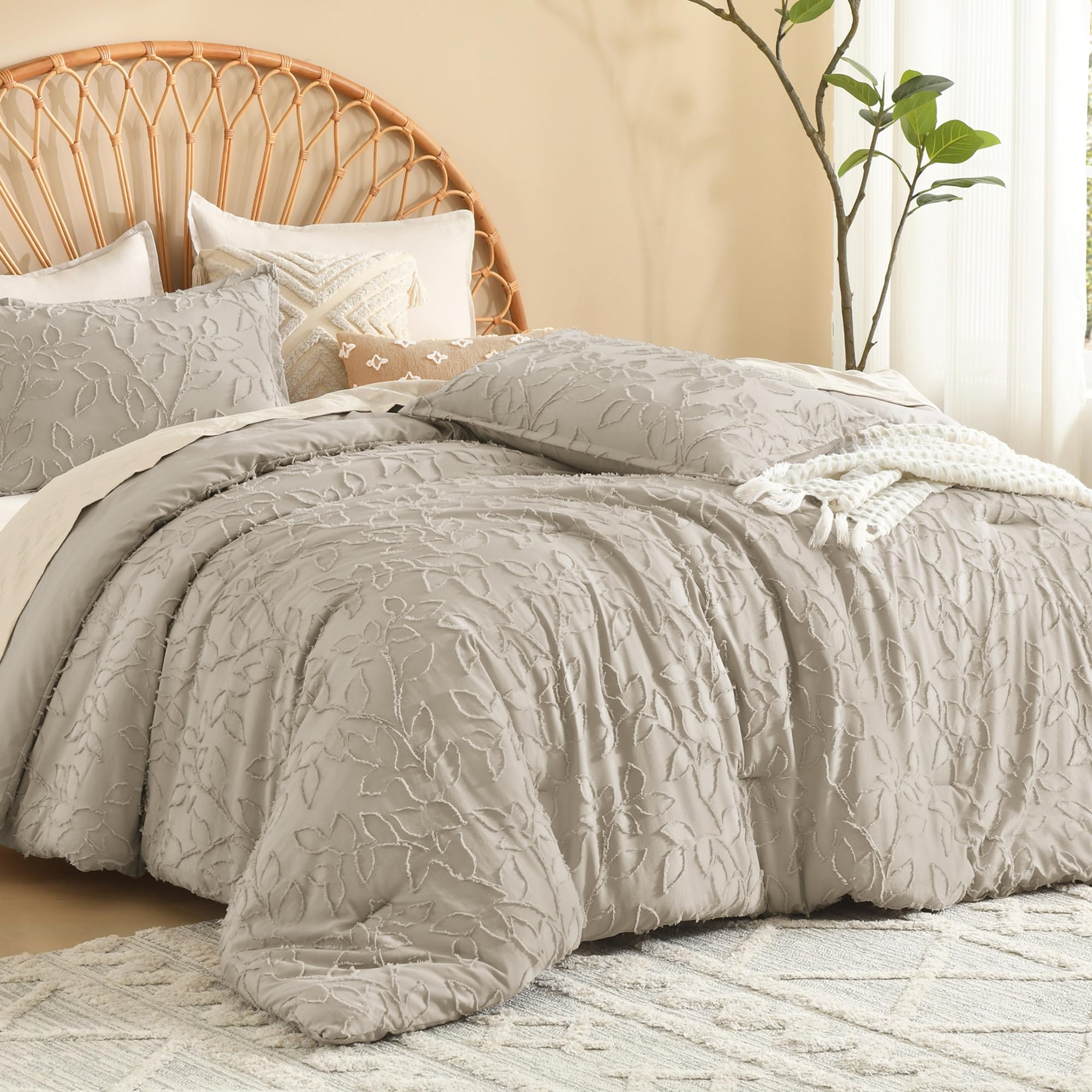 Leaf Tufted Quilt Set – Soft Microfiber Filling, All-Season Breathable Comfort, Durable & Easy-Care Bedding