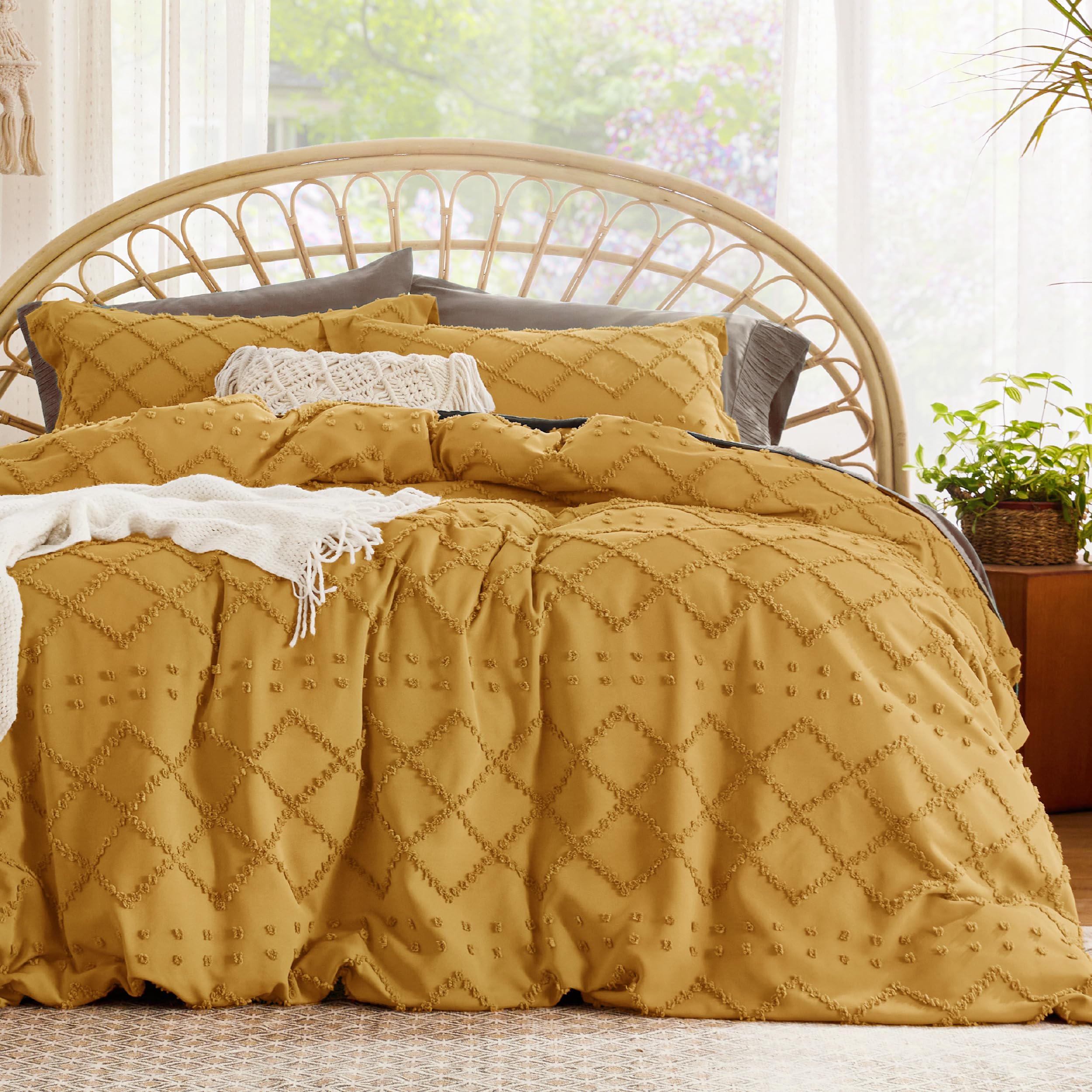 Classic Geometric Tufted Quilt Set – Soft Microfiber Bedding with Textured Design