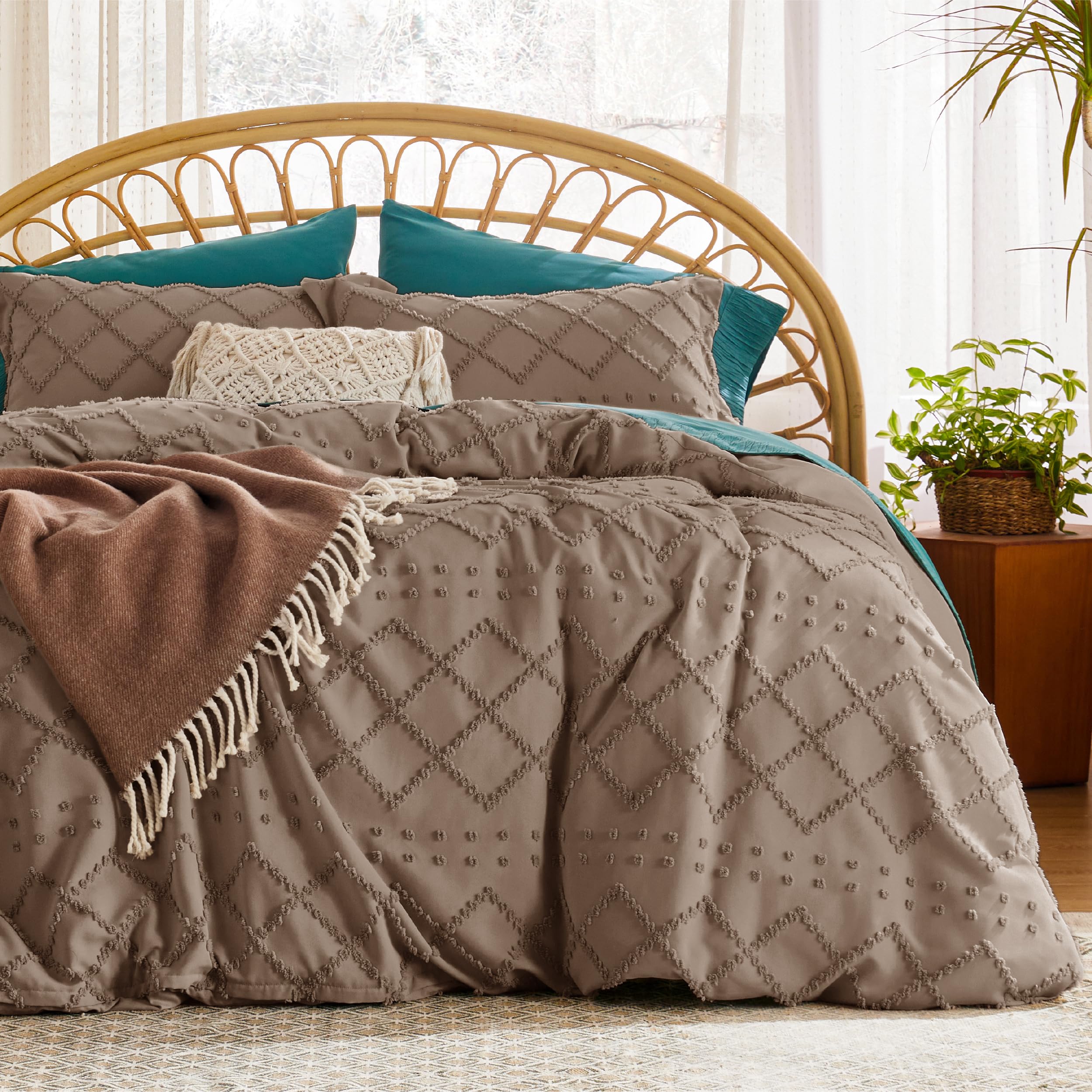 Classic Geometric Tufted Quilt Set – Soft Microfiber Bedding with Textured Design