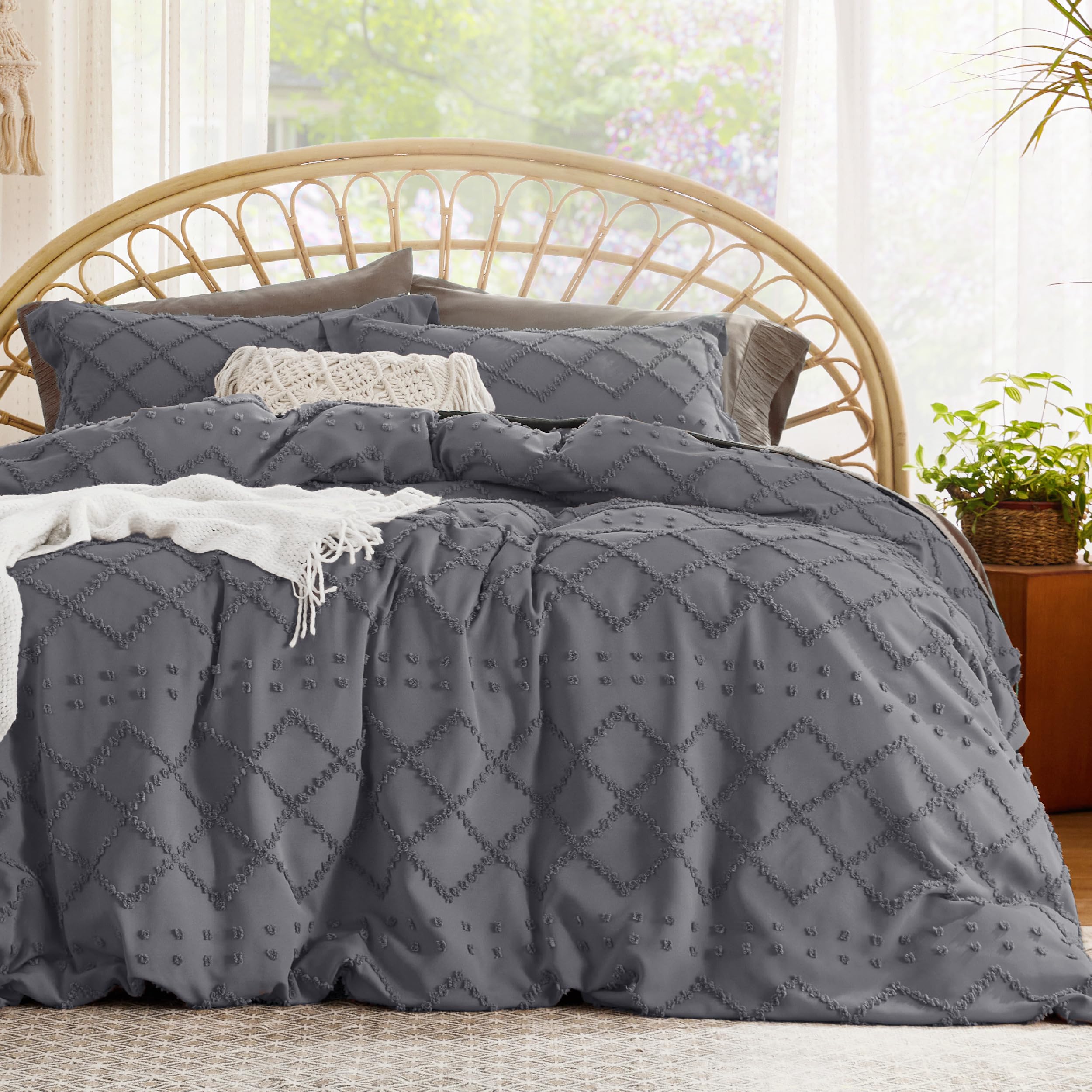 Classic Geometric Tufted Quilt Set – Soft Microfiber Bedding with Textured Design