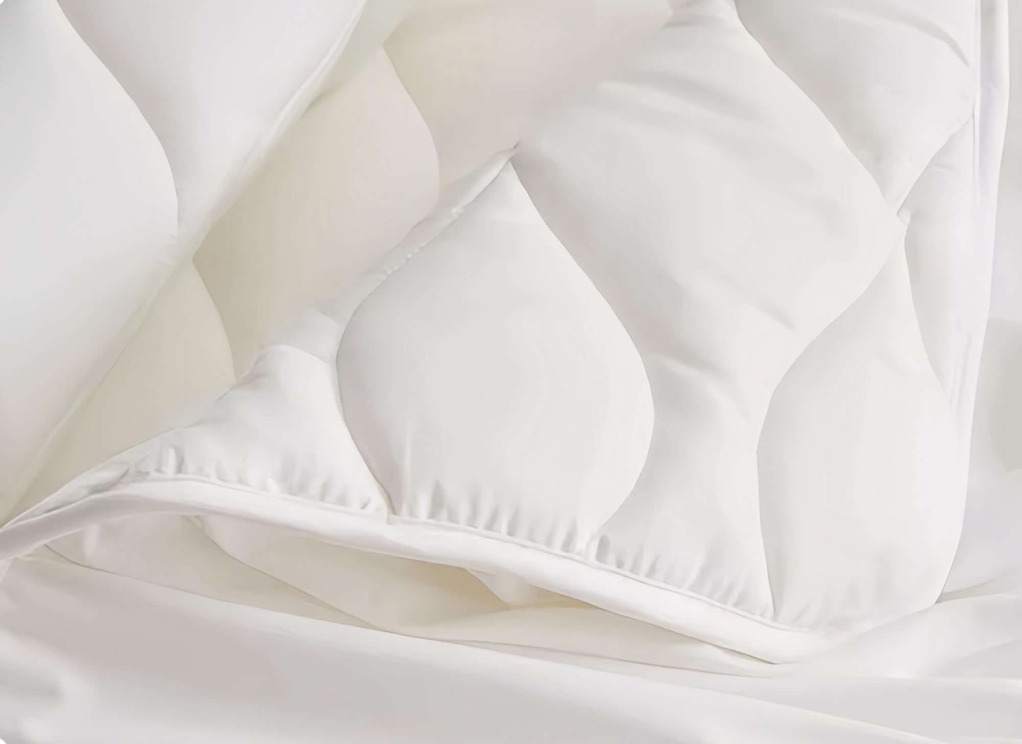 Solid Color Polyester Waterproof Fitted Mattress Protector with Deep Pocket Design