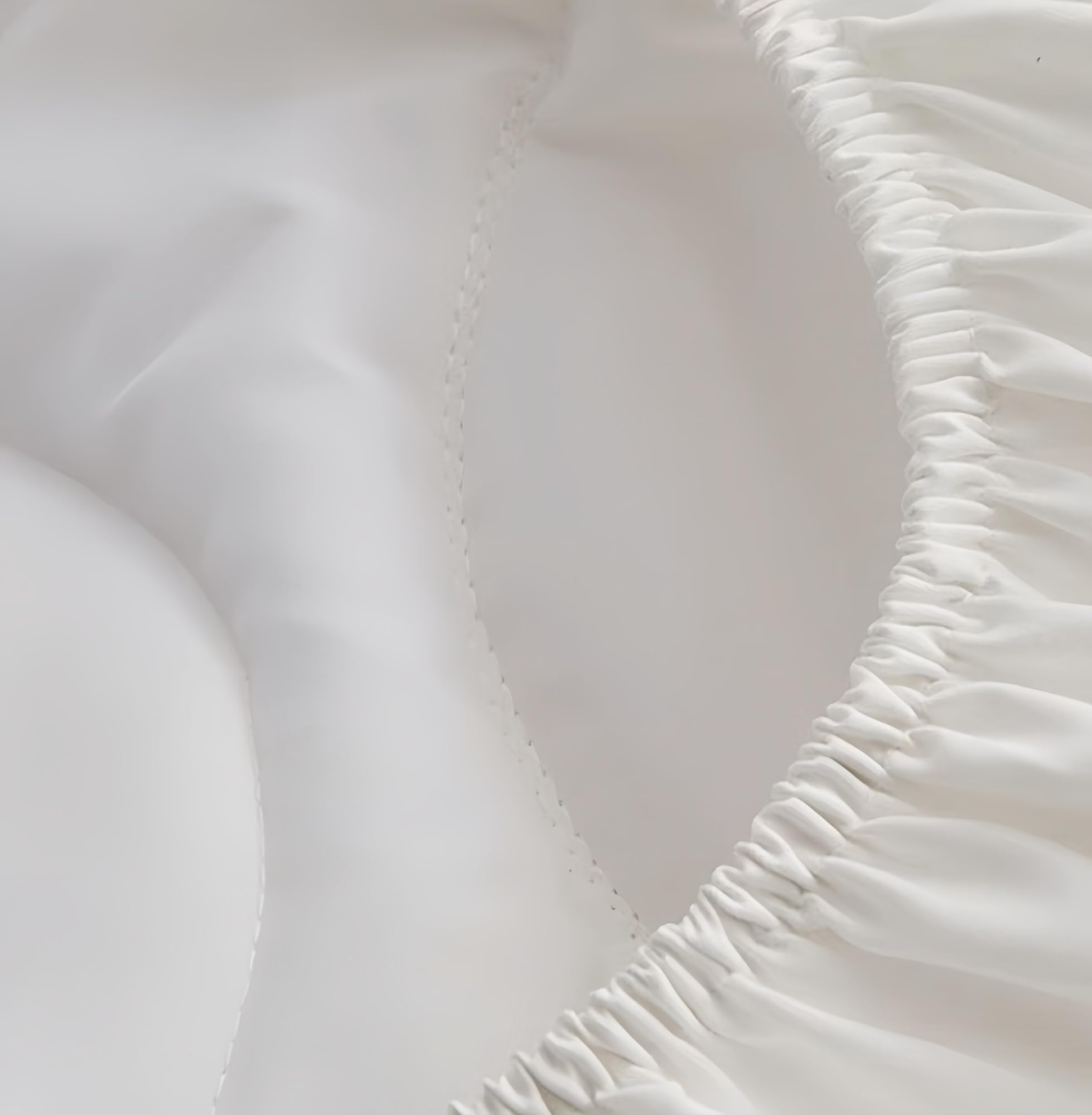 Solid Color Polyester Waterproof Fitted Mattress Protector with Deep Pocket Design