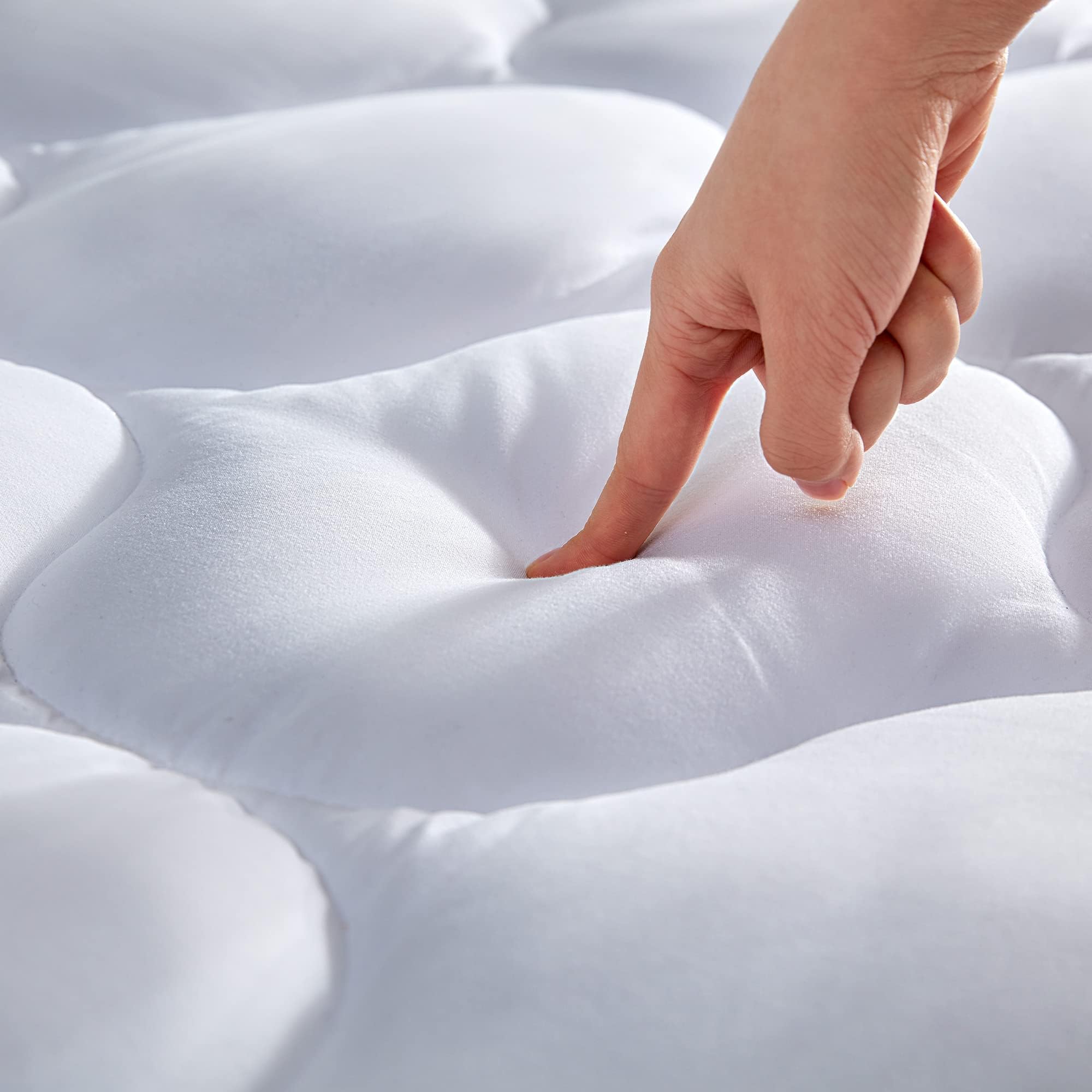 Microfiber Onion-Quilted Waterproof Mattress Protector with Deep Pocket