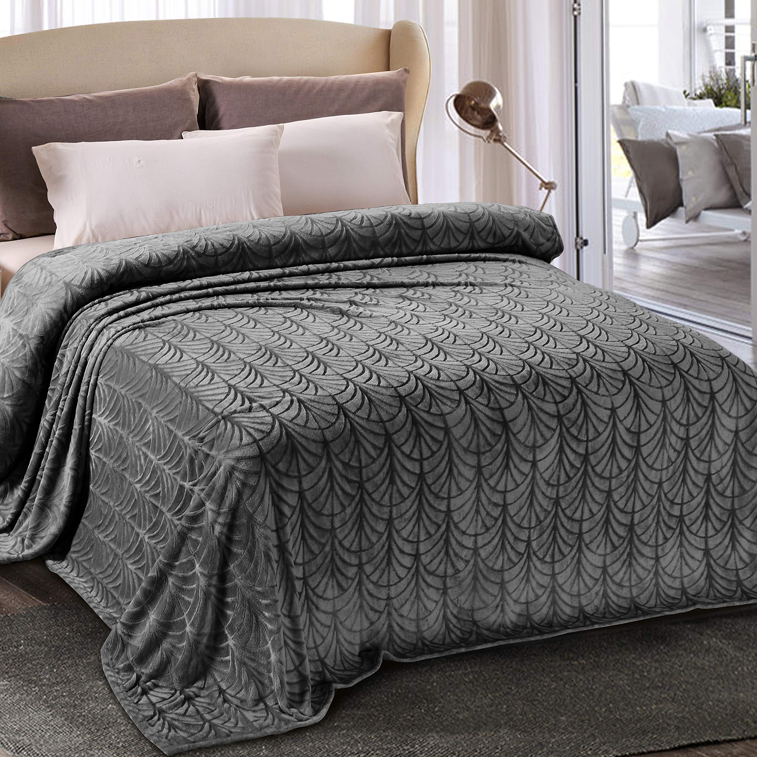 Soft and Fluffy Jacquard Flannel Fleece Blanket