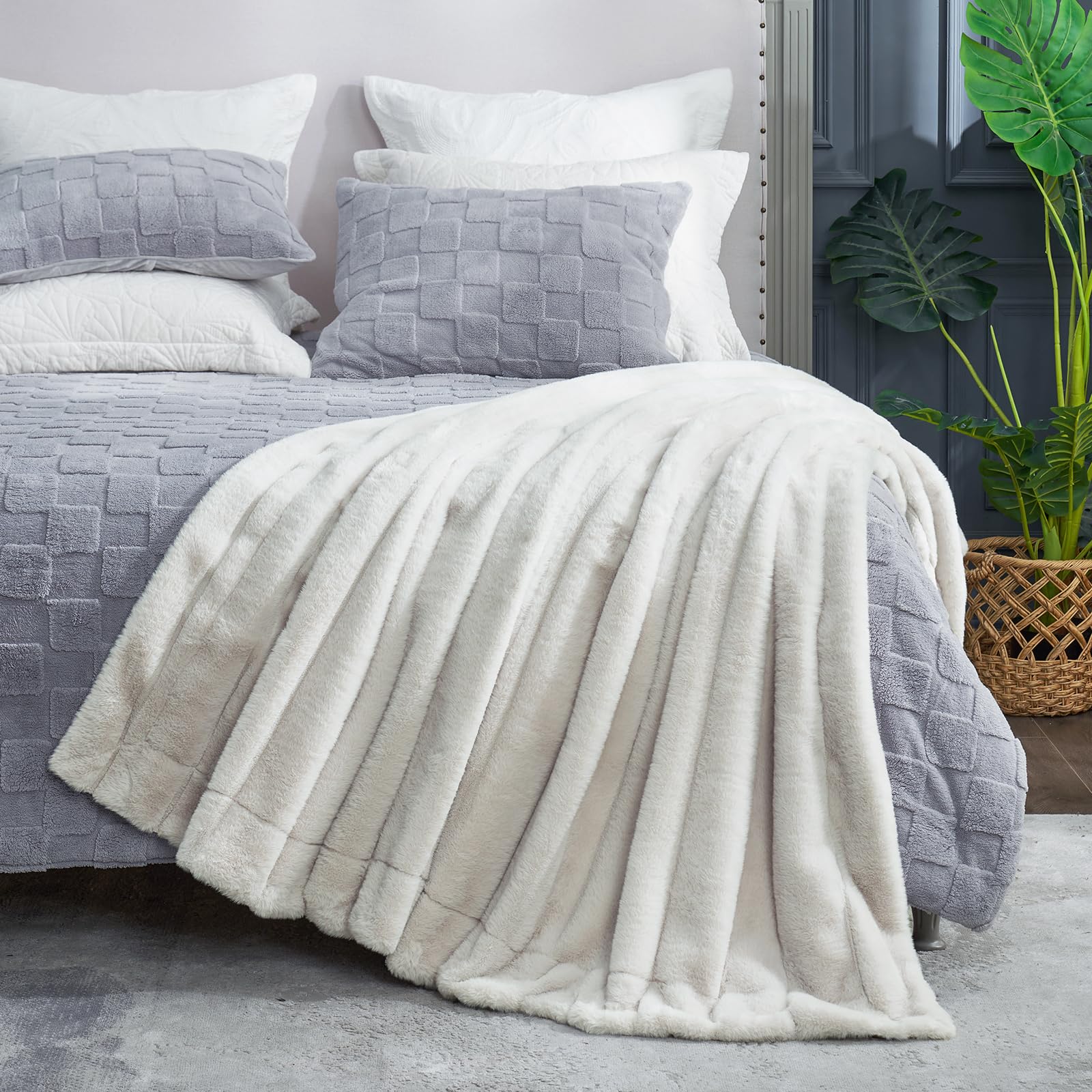 Ultra-Soft Faux Fur Throw Blanket