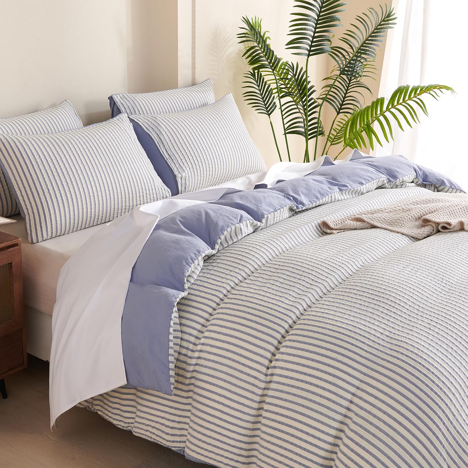 Washed Jacquard Striped Quilt Set – Soft, Lightweight, and Elegant for All Seasons