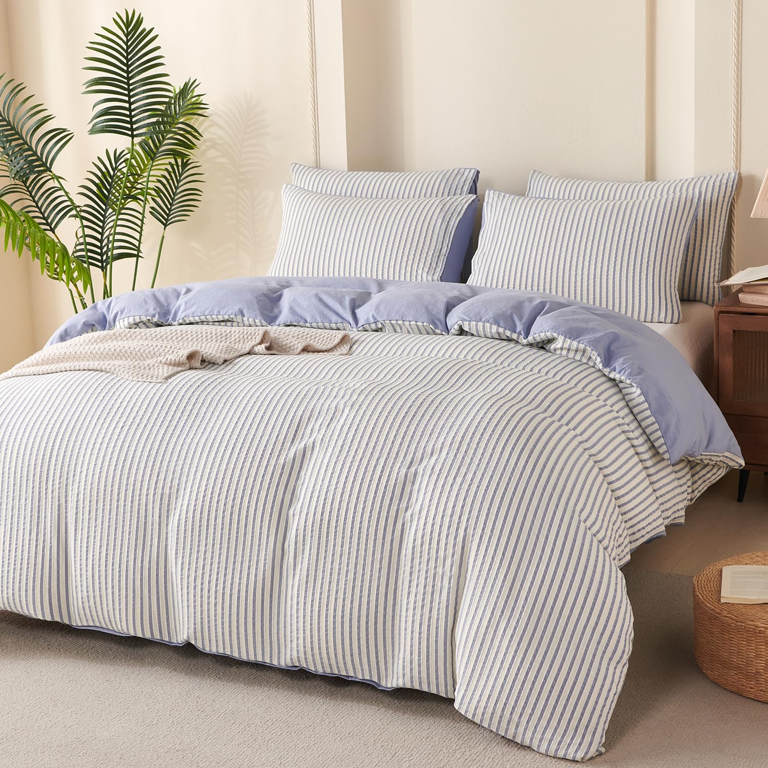 Washed Jacquard Striped Quilt Set – Soft, Lightweight, and Elegant for All Seasons