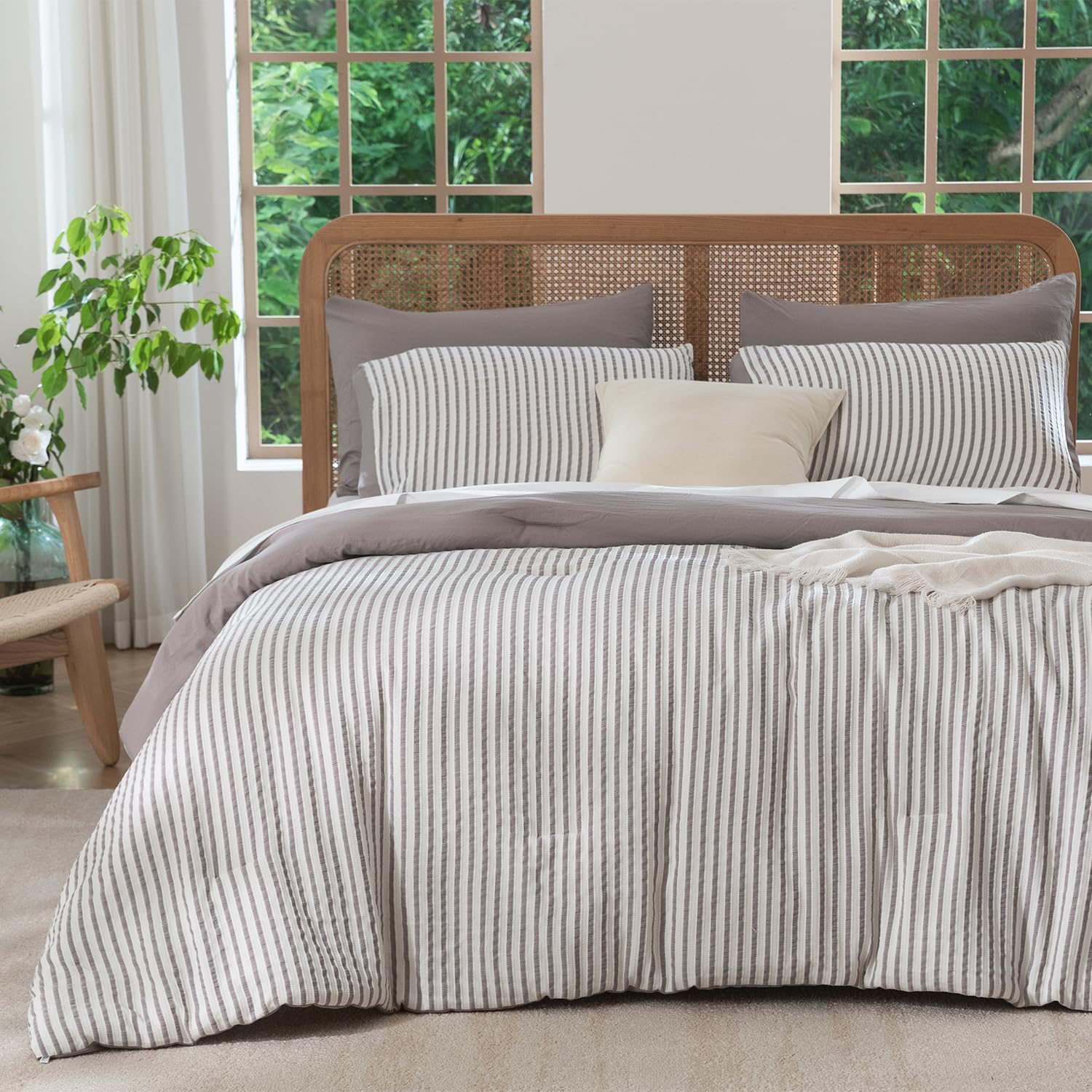 Washed Jacquard Striped Quilt Set – Soft, Lightweight, and Elegant for All Seasons