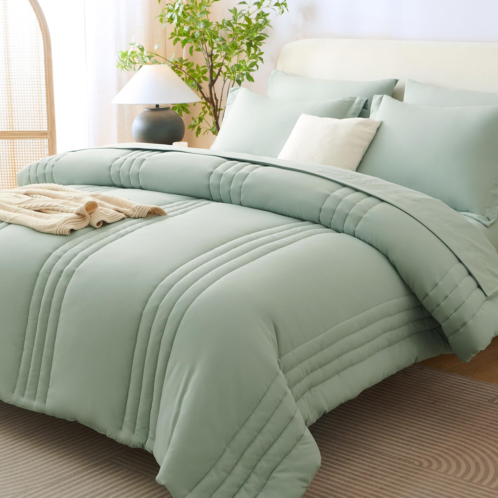 Brushed Microfiber Striped Quilt Set – Soft, Breathable, and All-Season Comforter Set