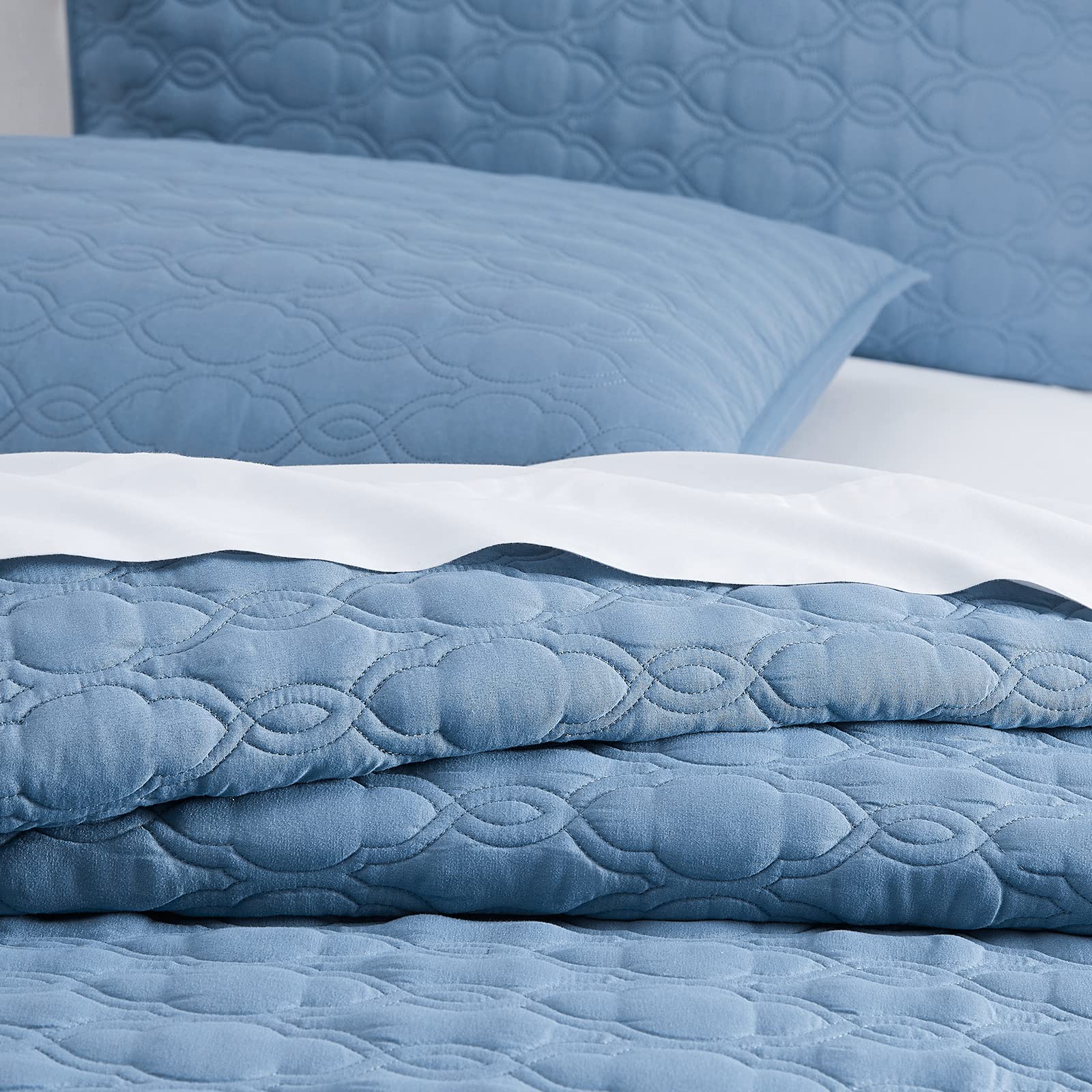 Microfiber Quilted Bedspread Set – Solid Color Geometric Stitch 3-Piece Collection